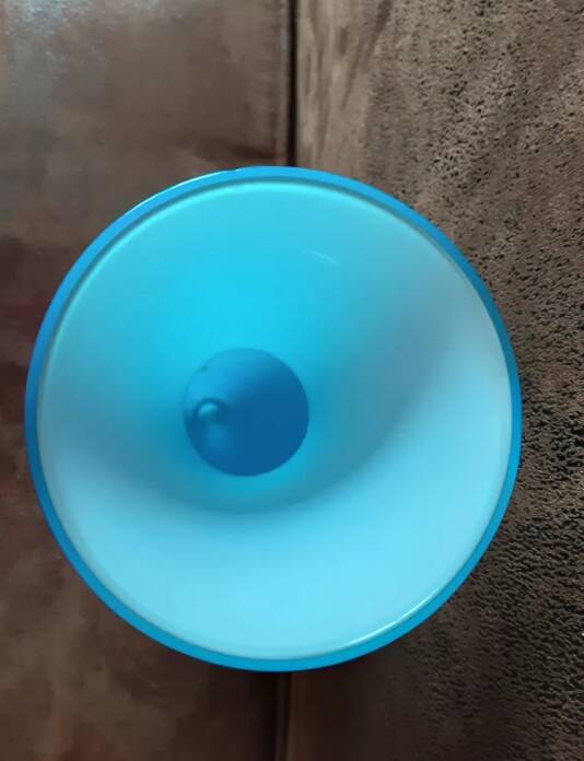 Vase en verre bleu