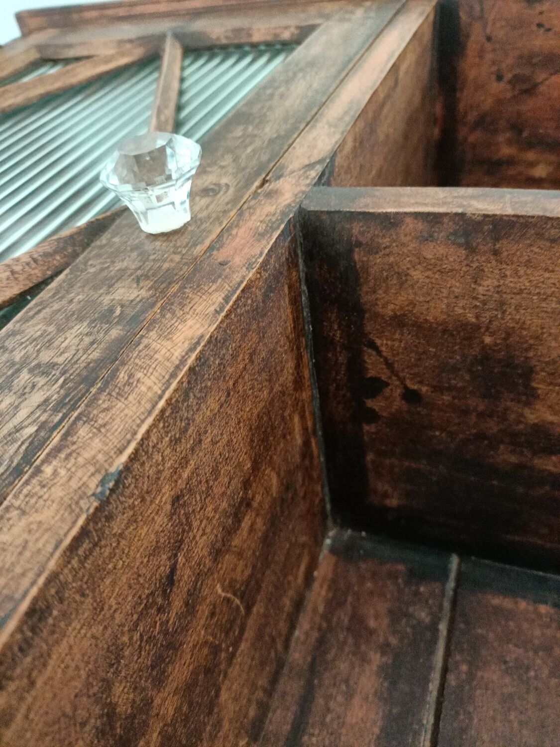 Patinated wall cabinet 2 doors