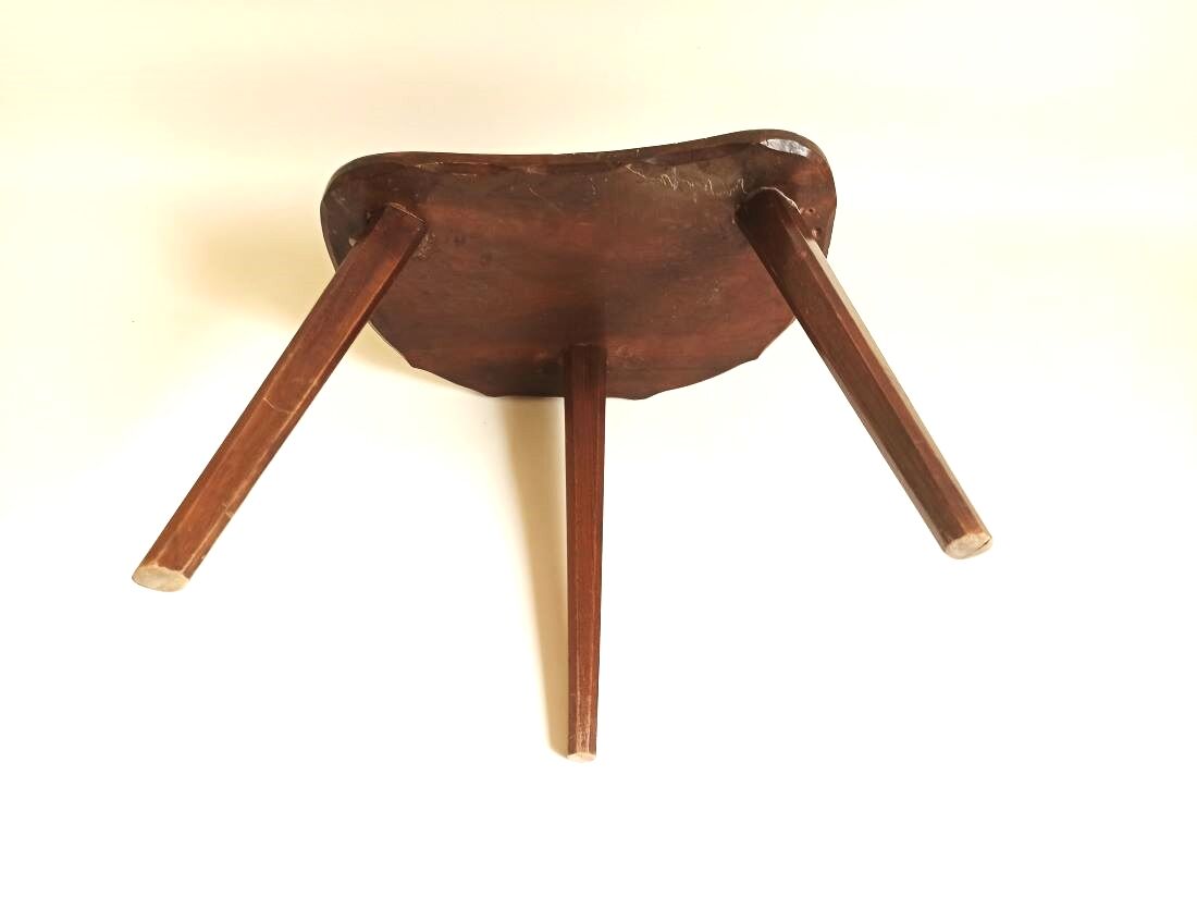 Tripod milking stool 60