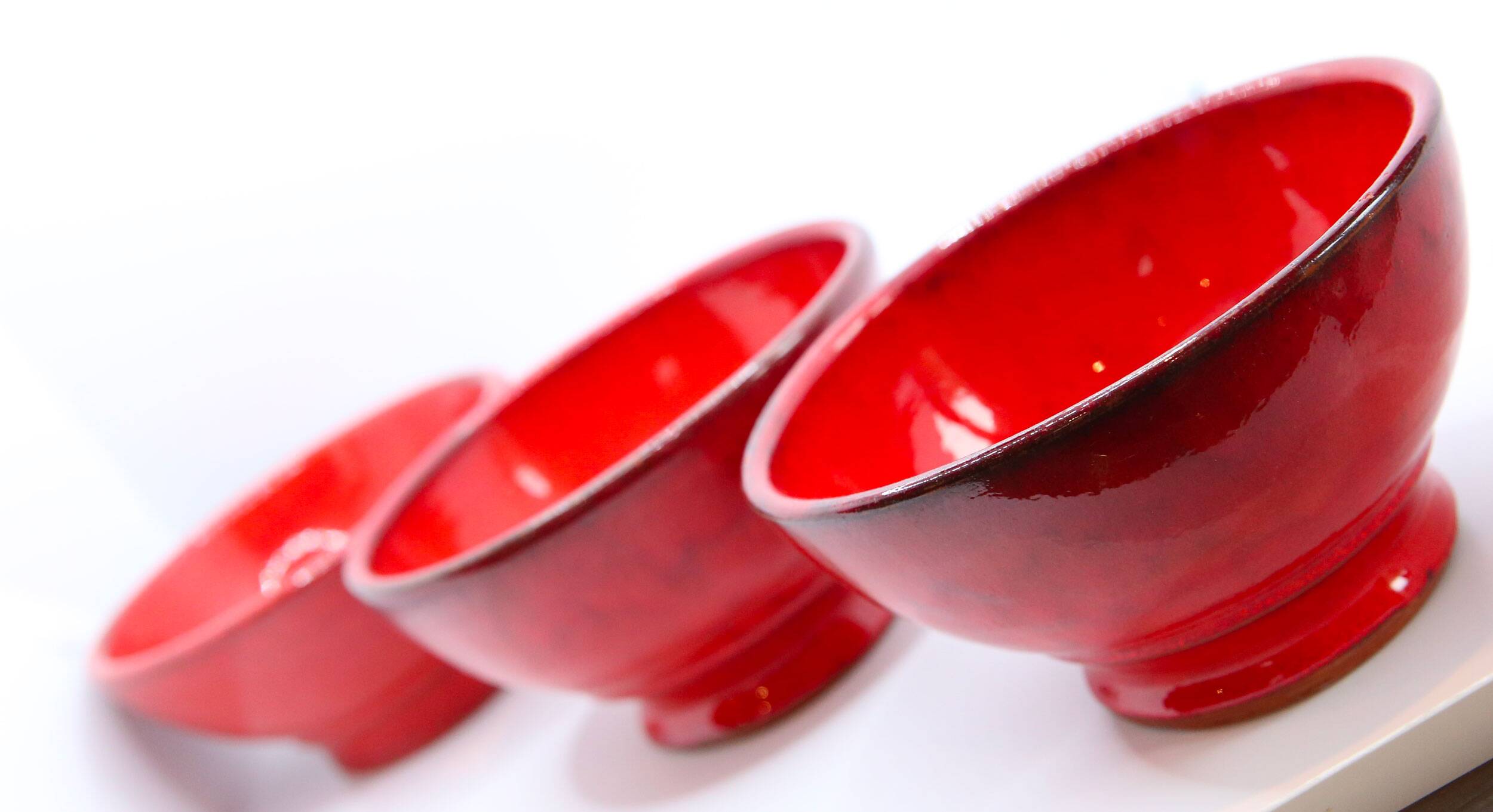 Lot de 3 bols en terre émaillée rouge vif made in France