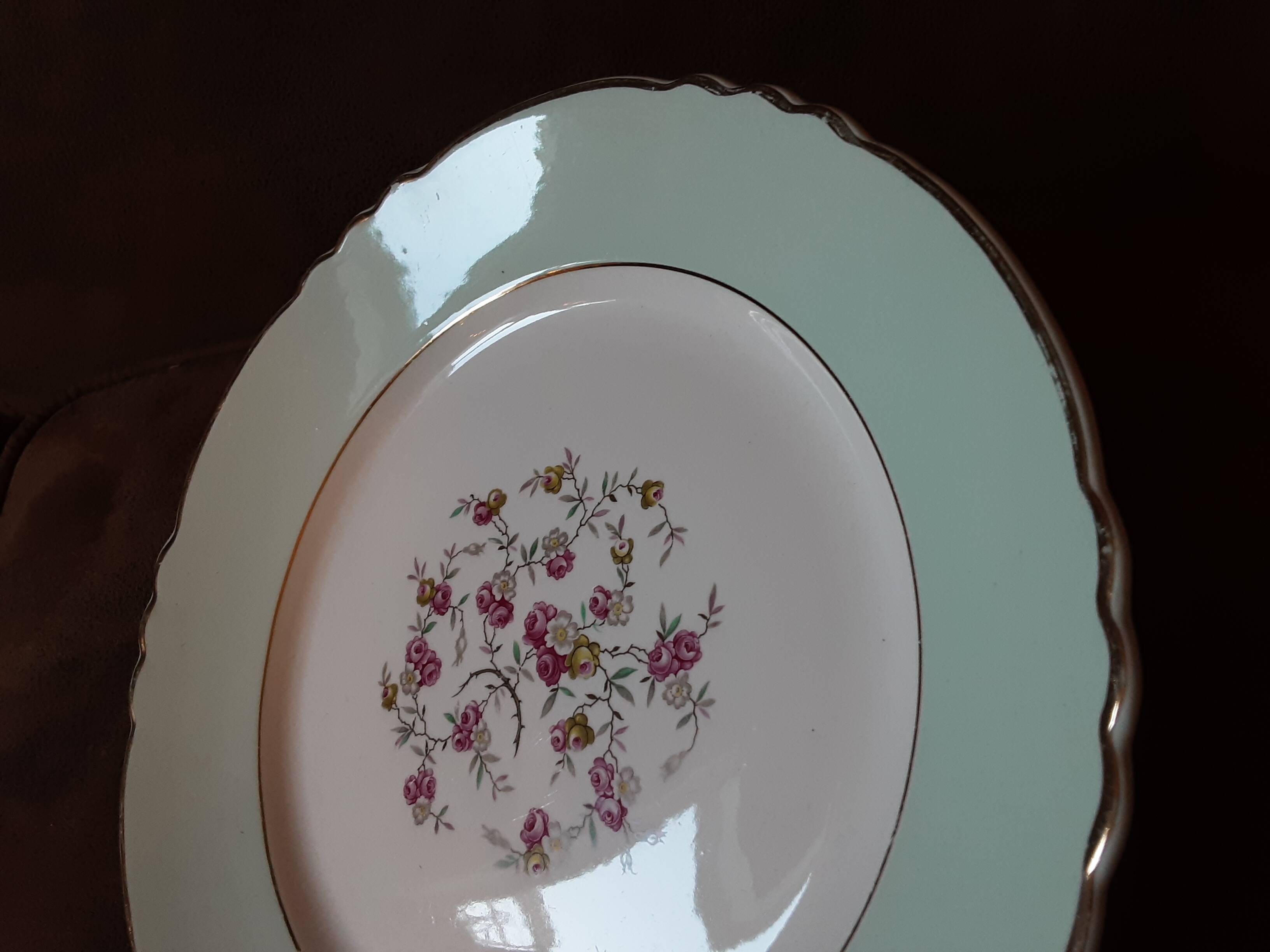 Round hollow dish Moulin des loups and Hamage