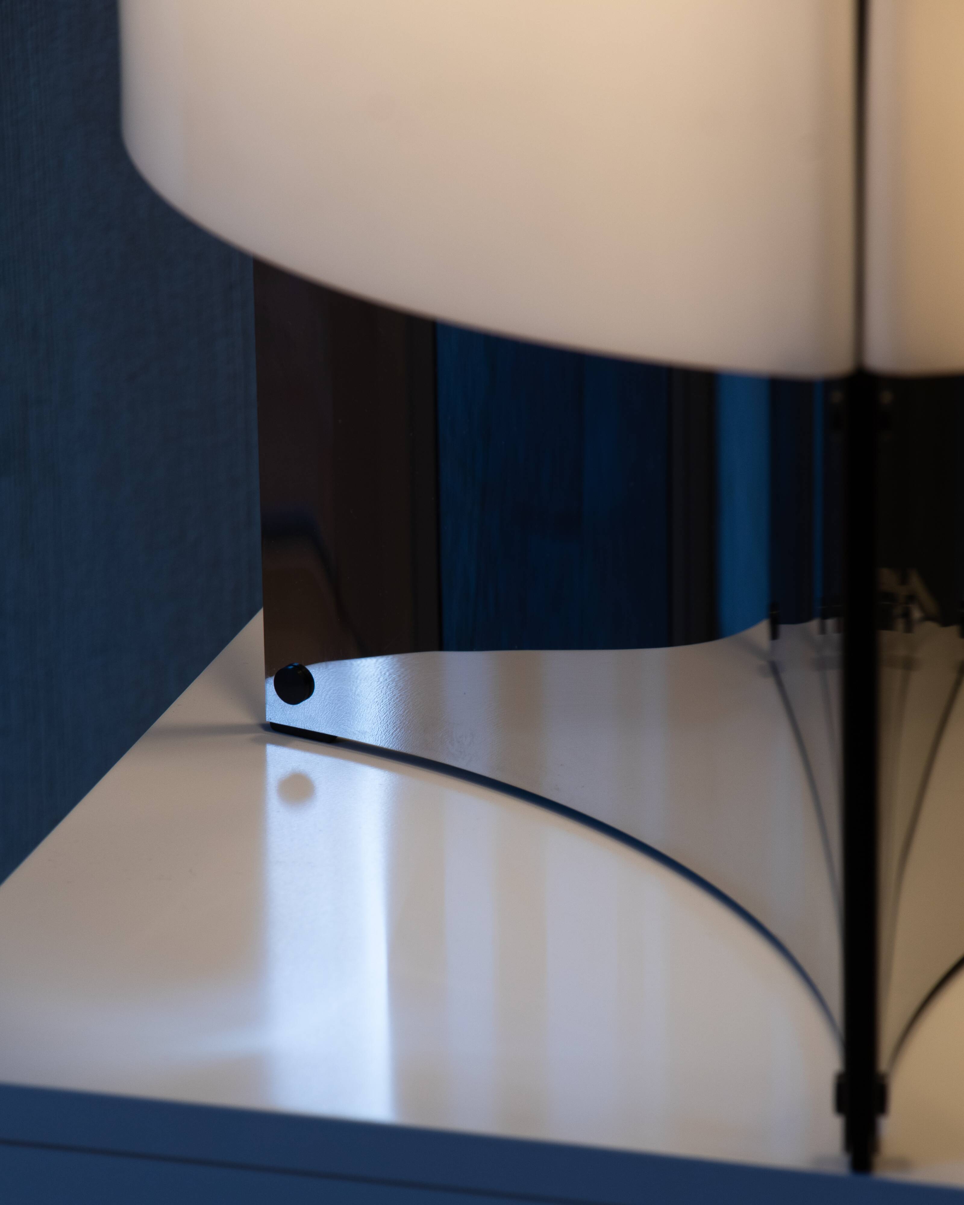 Table lamp model 526/P Massimo Vignelli