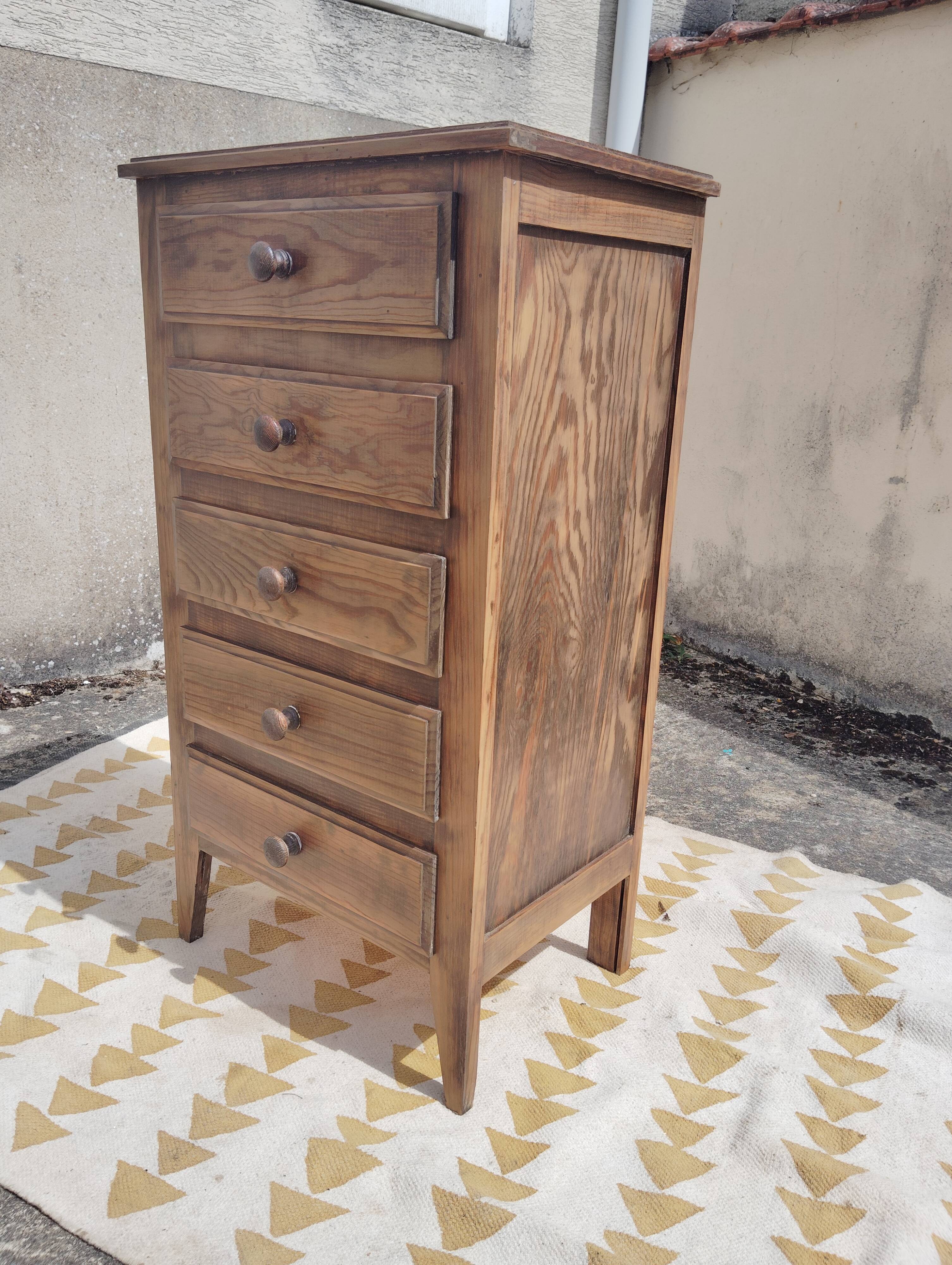Commode/chest of drawers with tapered legs