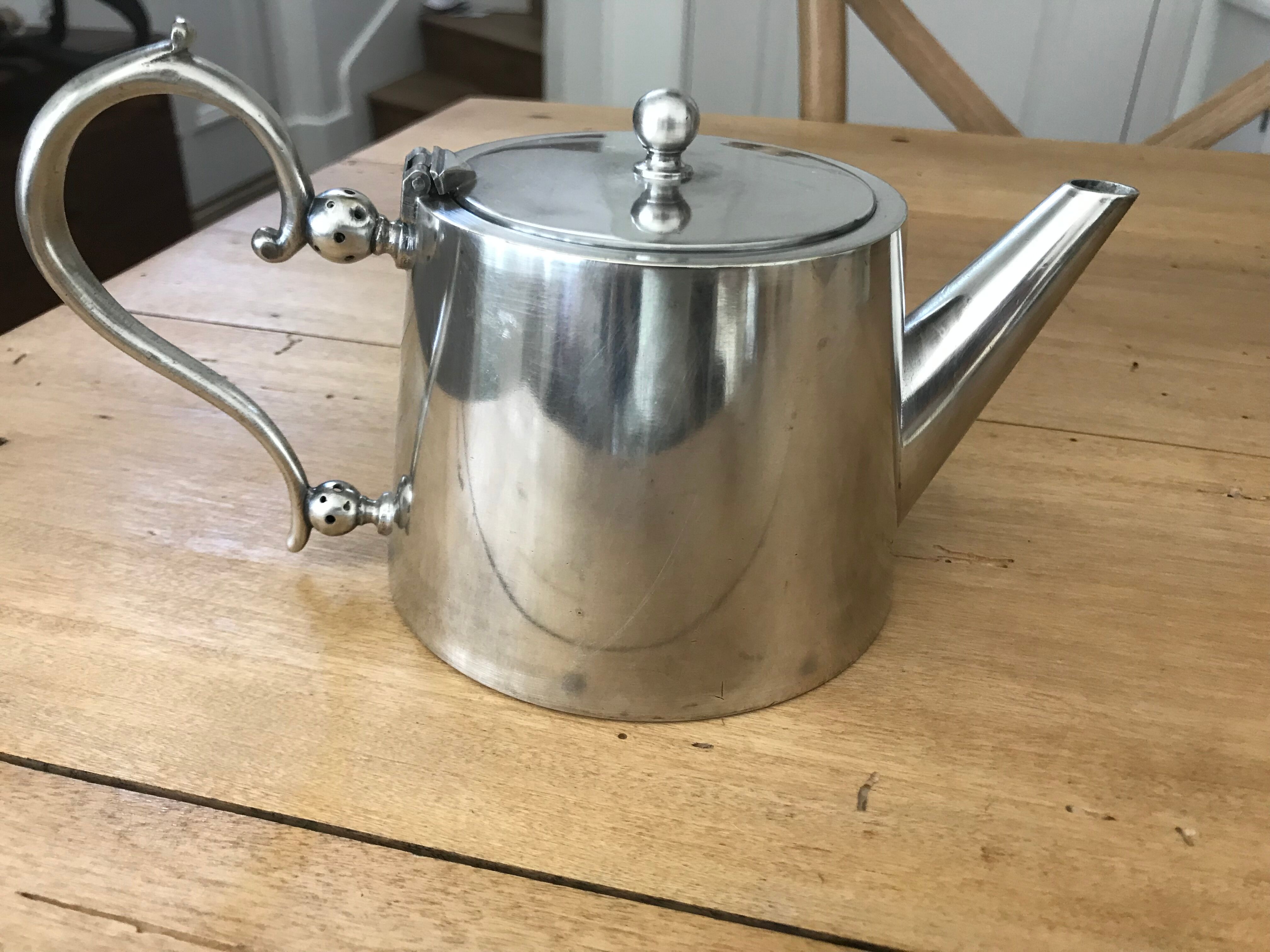 Theapot in silver metal E. nother