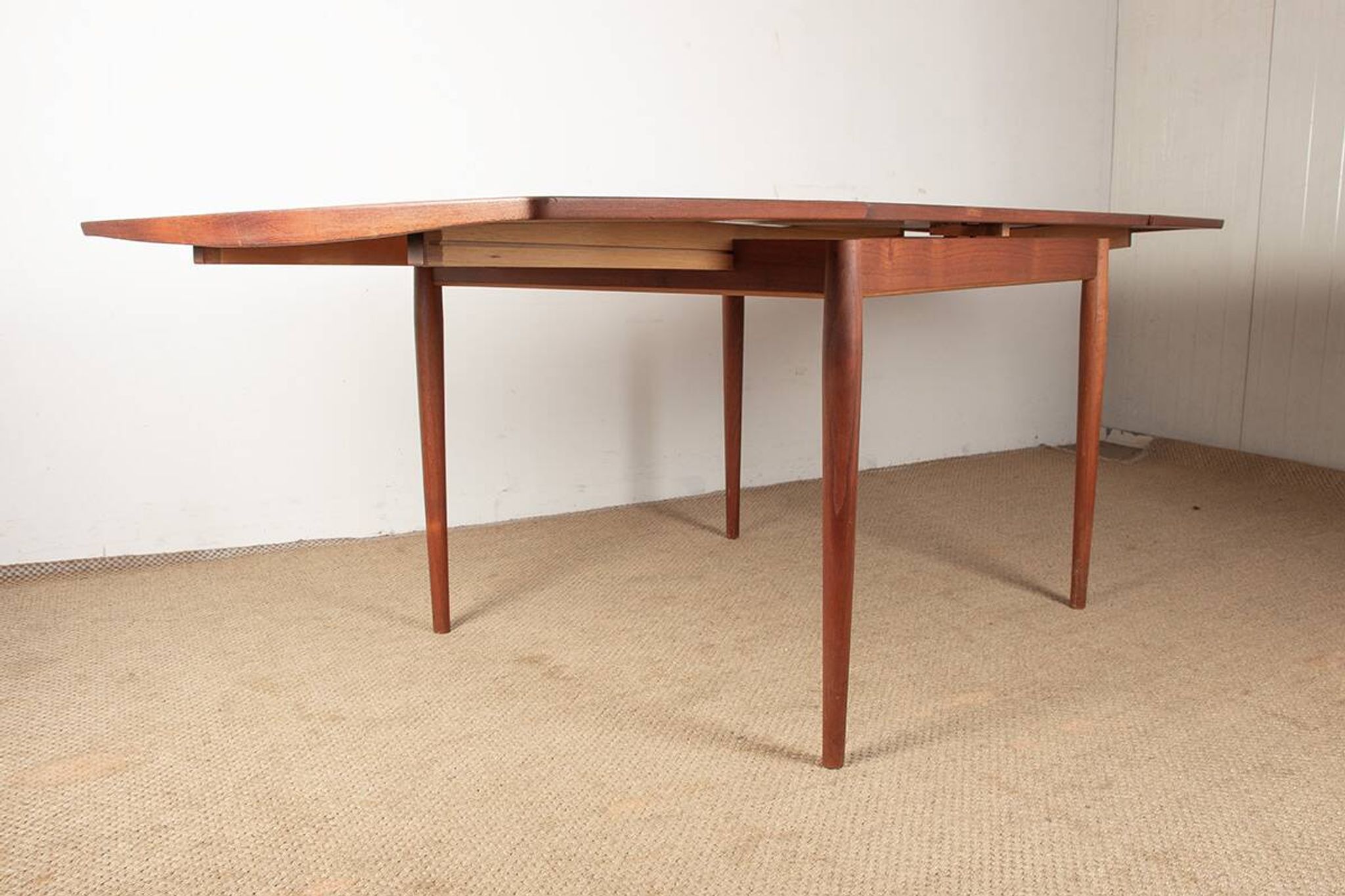 Table de repas Danoise carrée et extensible, teck, modèle 592, Arne Vodder.