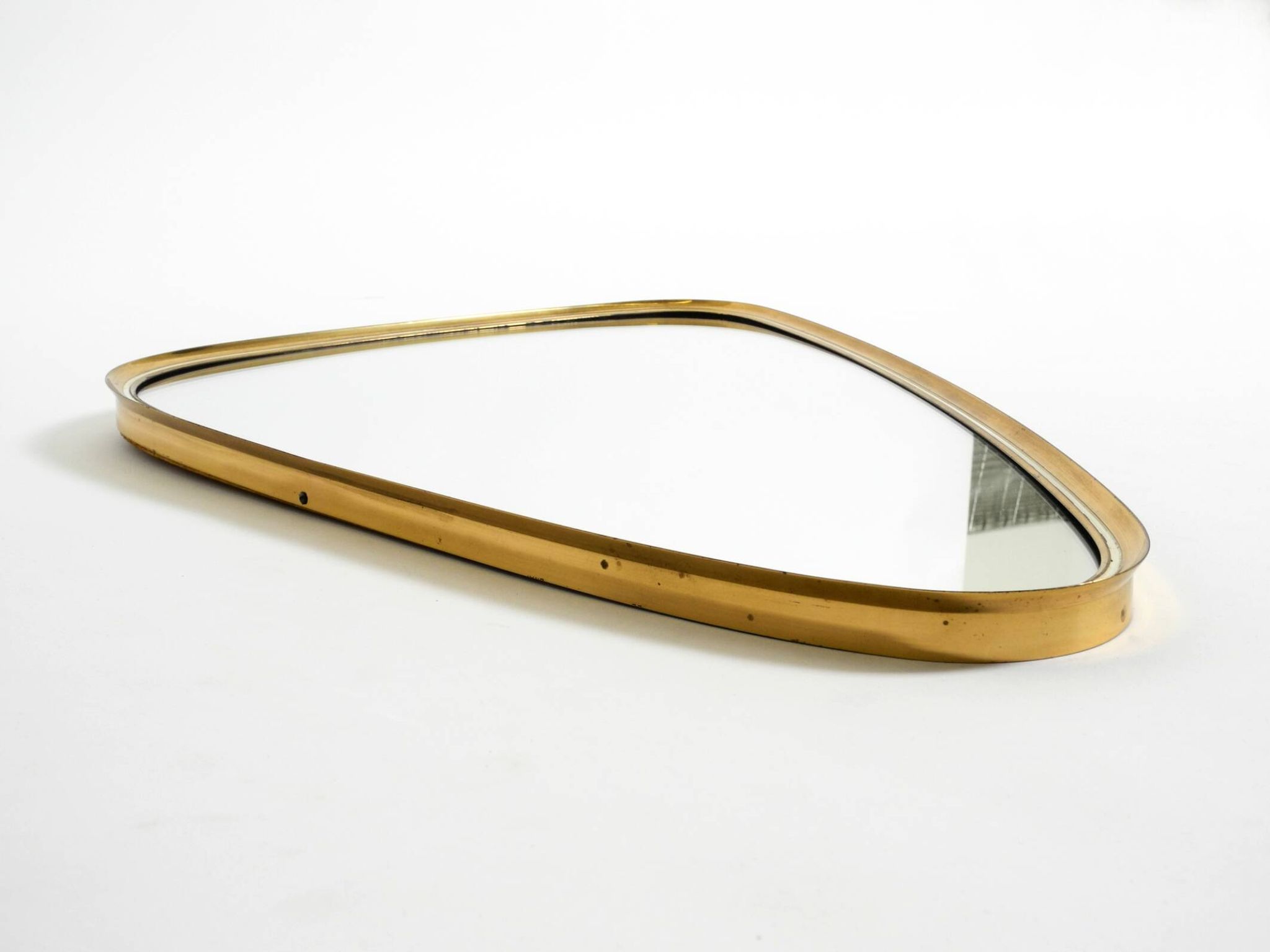 Heavy mid-century brass kidney-shaped wall mirror from Münchner Zierspiegel
