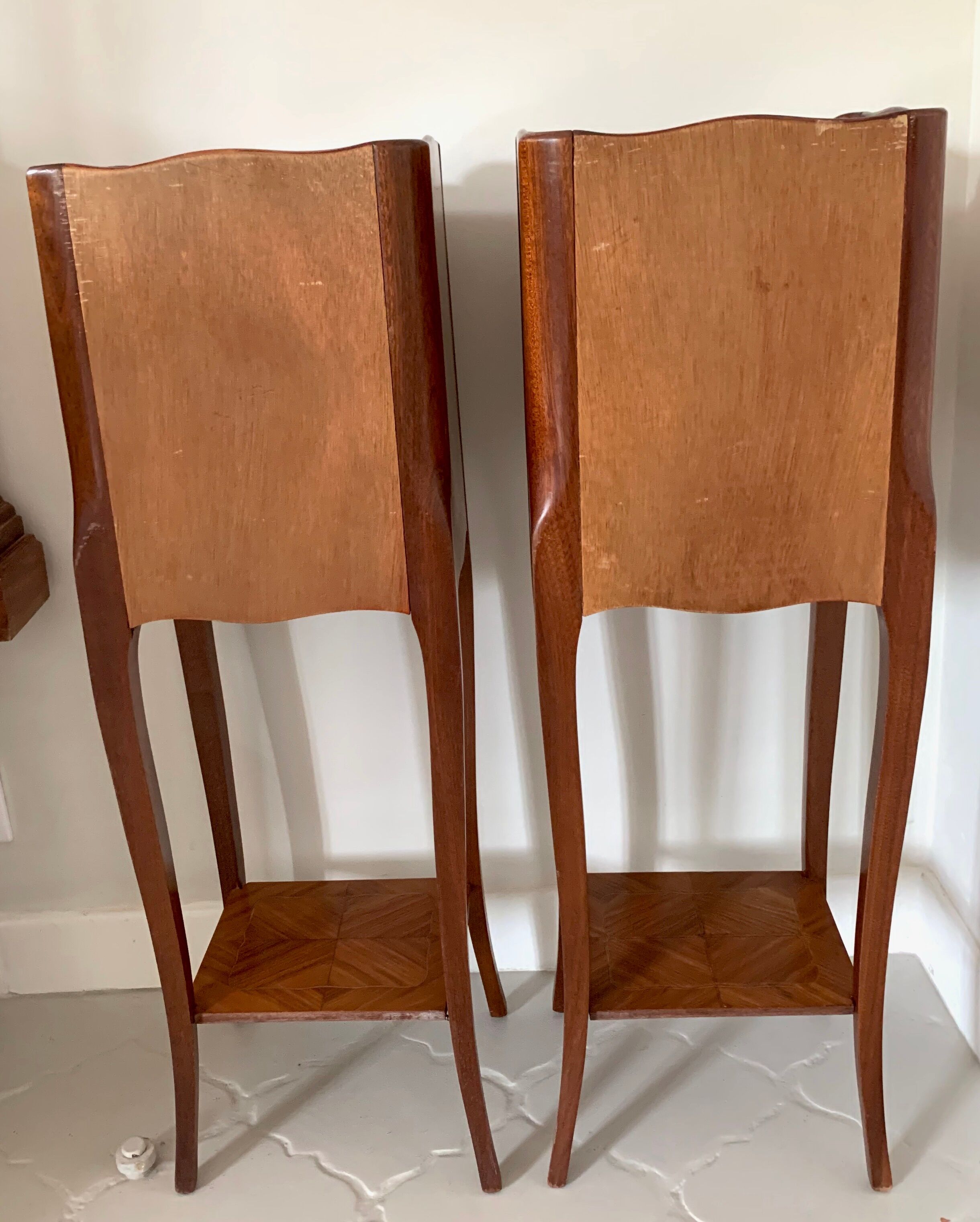 Pair of small tales of bedside wood marquetairie