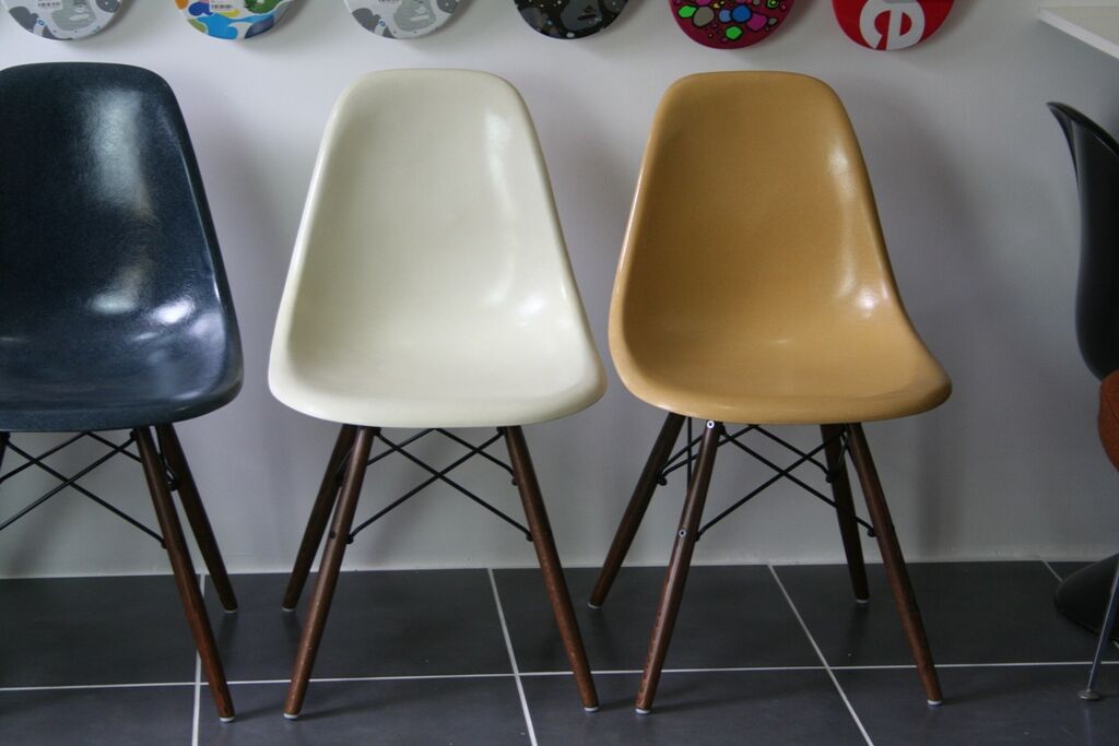 4 chairs DSW Navy Blue Eames Herman Miller vintage