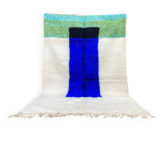 Beni Ourain Berber rug, handwoven in traditional style, size 200 x 300 cm.