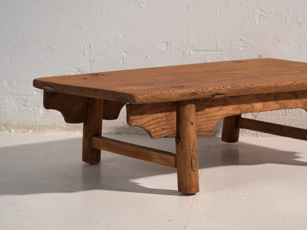 Table basse ancienne en bois de pin – Chine, vers 1890
