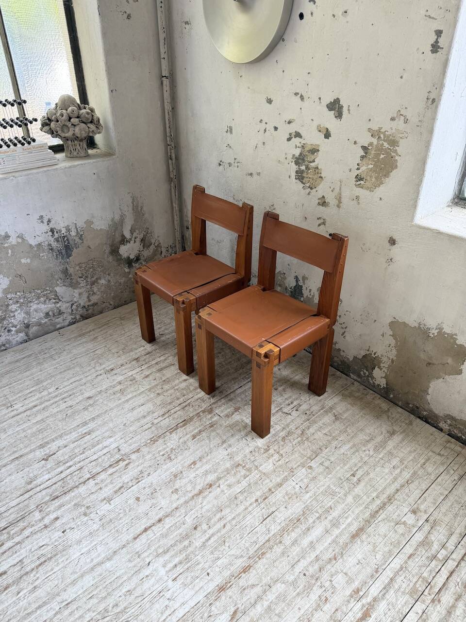 Paire de chaises Pierre Chapo S11