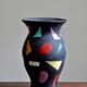 Vase en terre cuite peinte en noire aux motifs gommettes