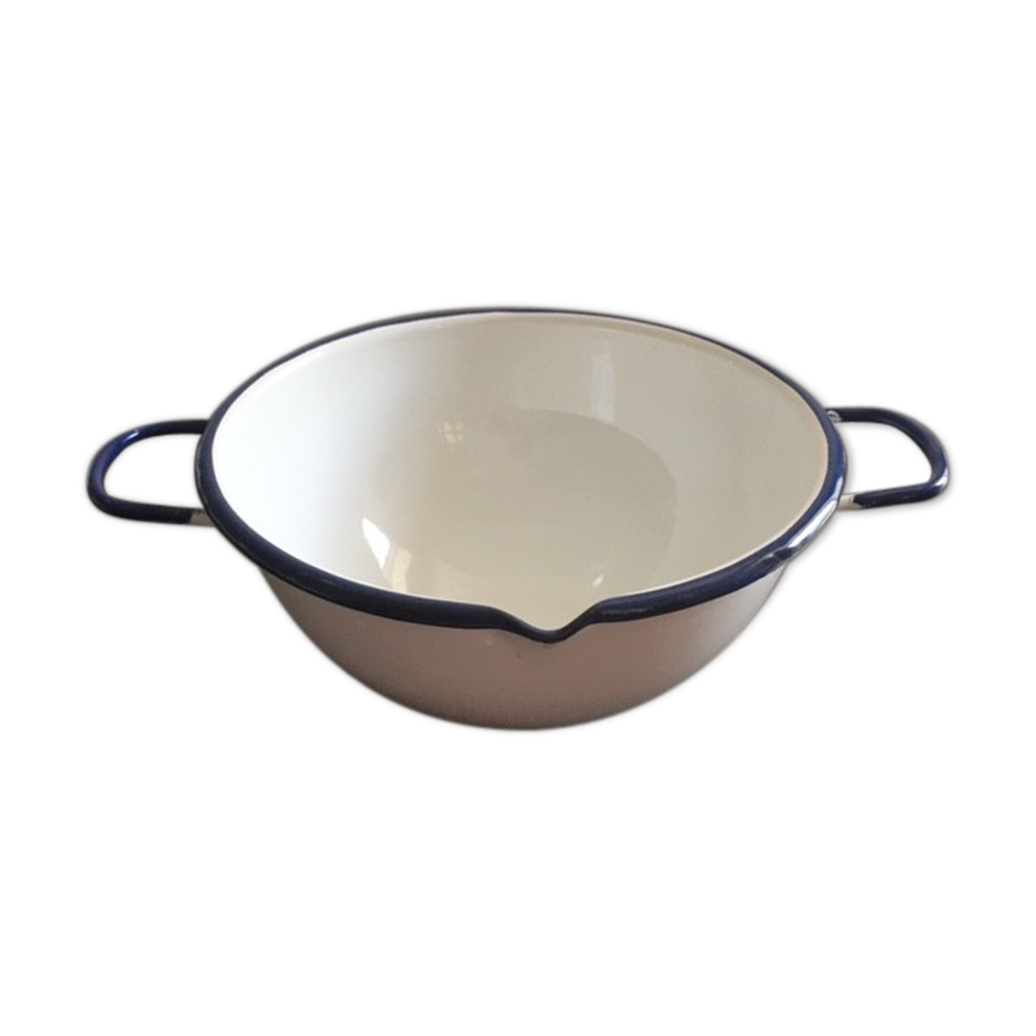 Enamelled metal white salad