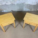 Paire de chevets en bois clair
