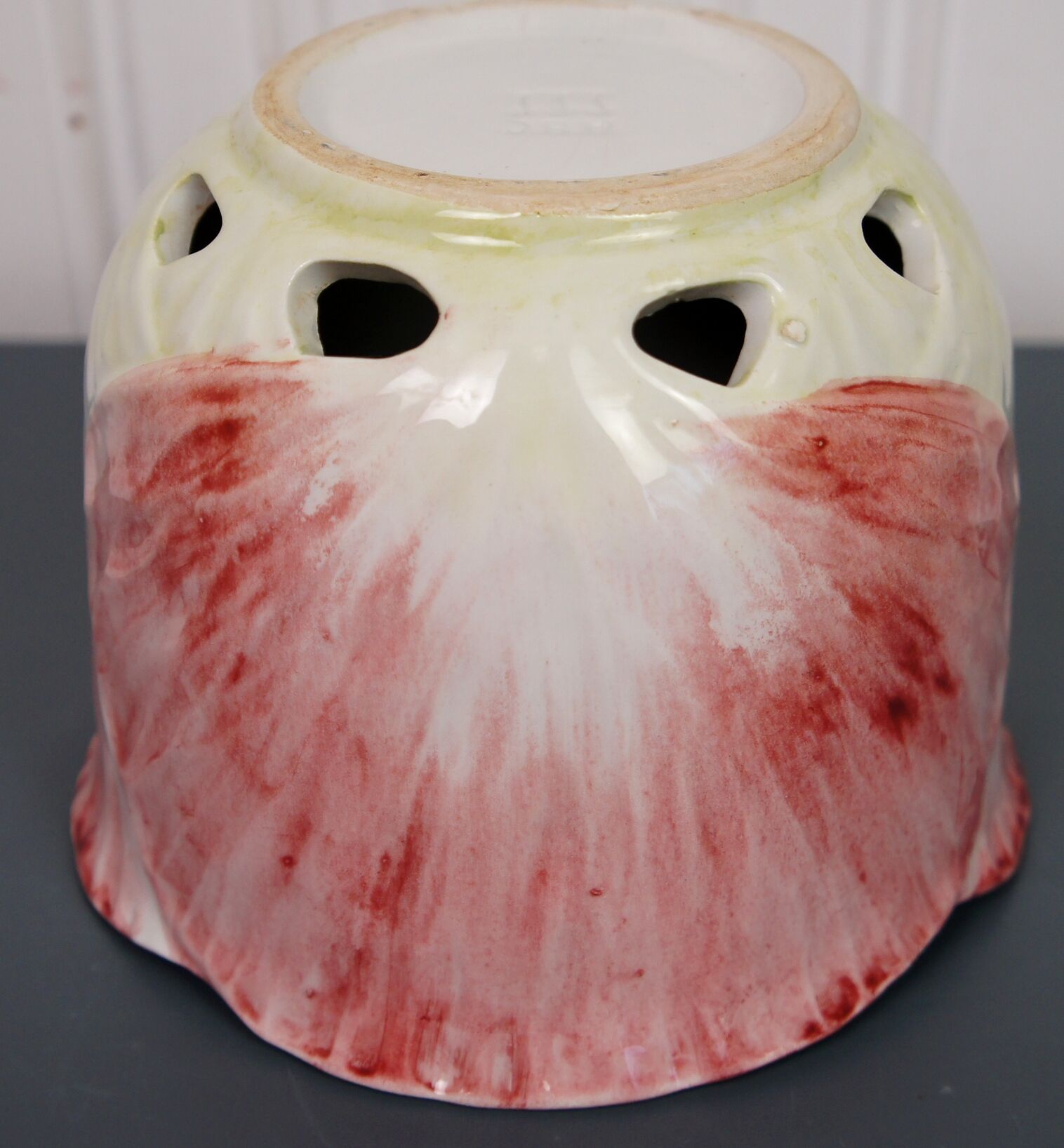 Open ceramic dabbling candoe