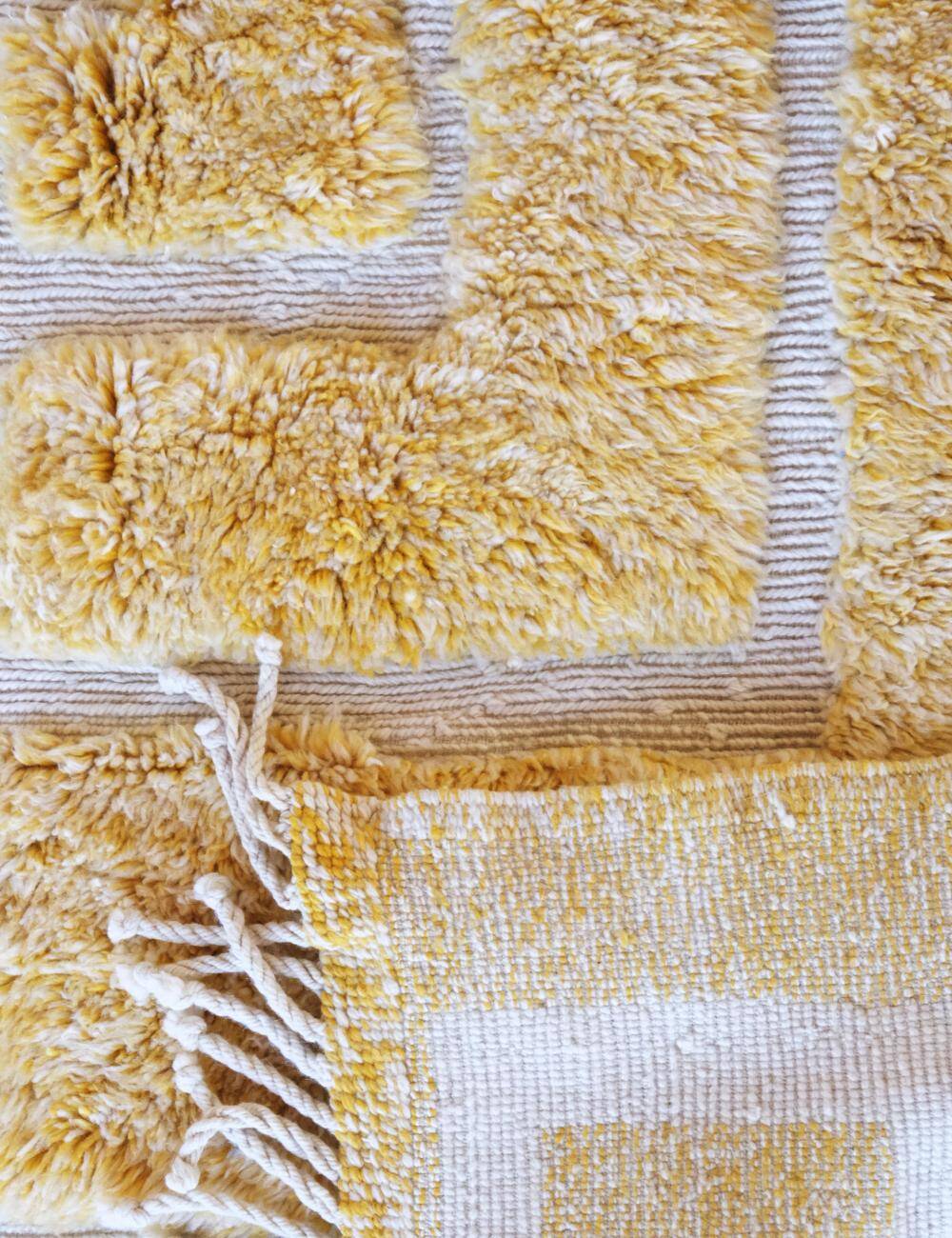 Luxurious Beni Mrirt Rug - 249 x 157 cm