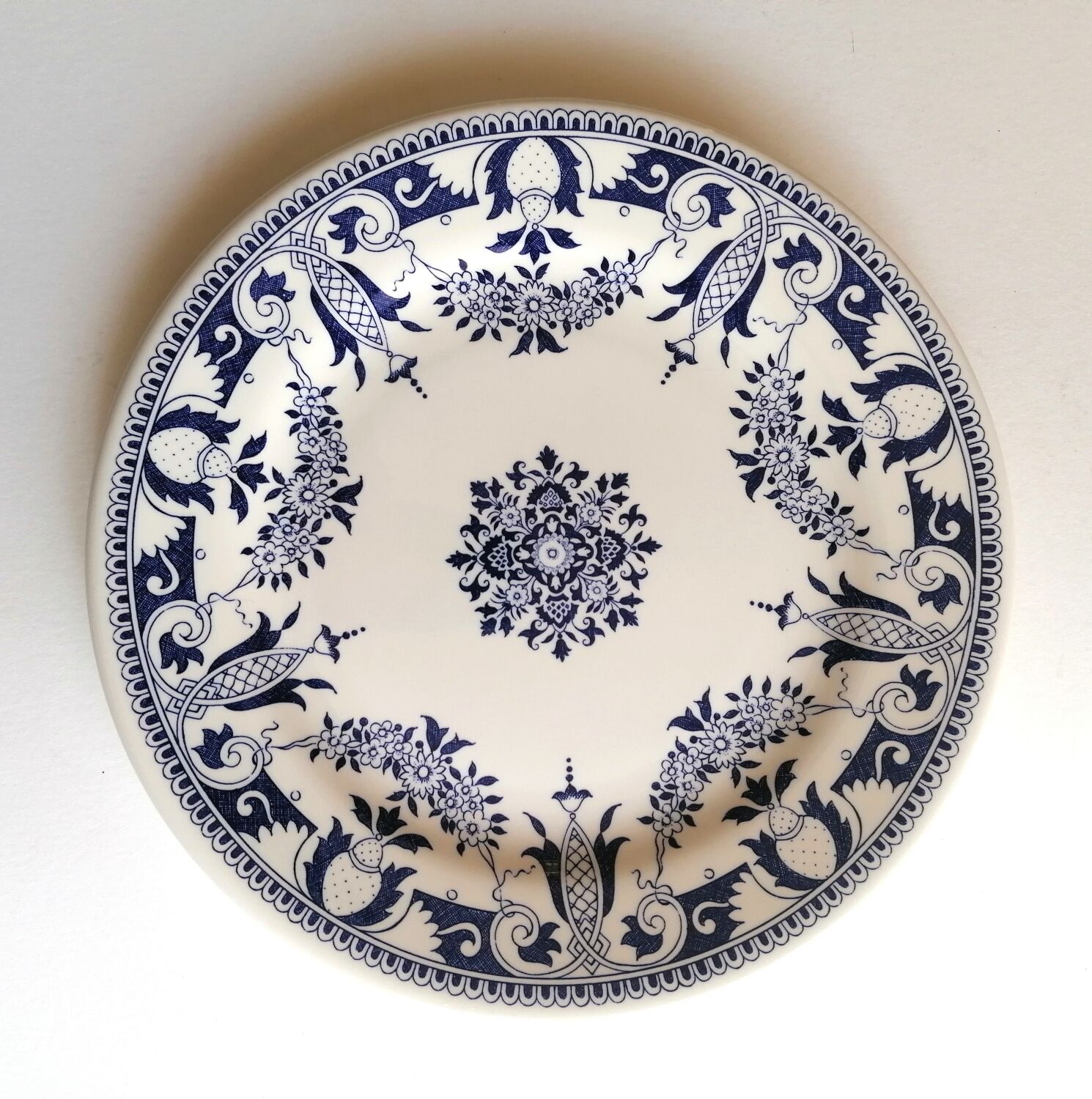 4 mismatched Gien dessert plates