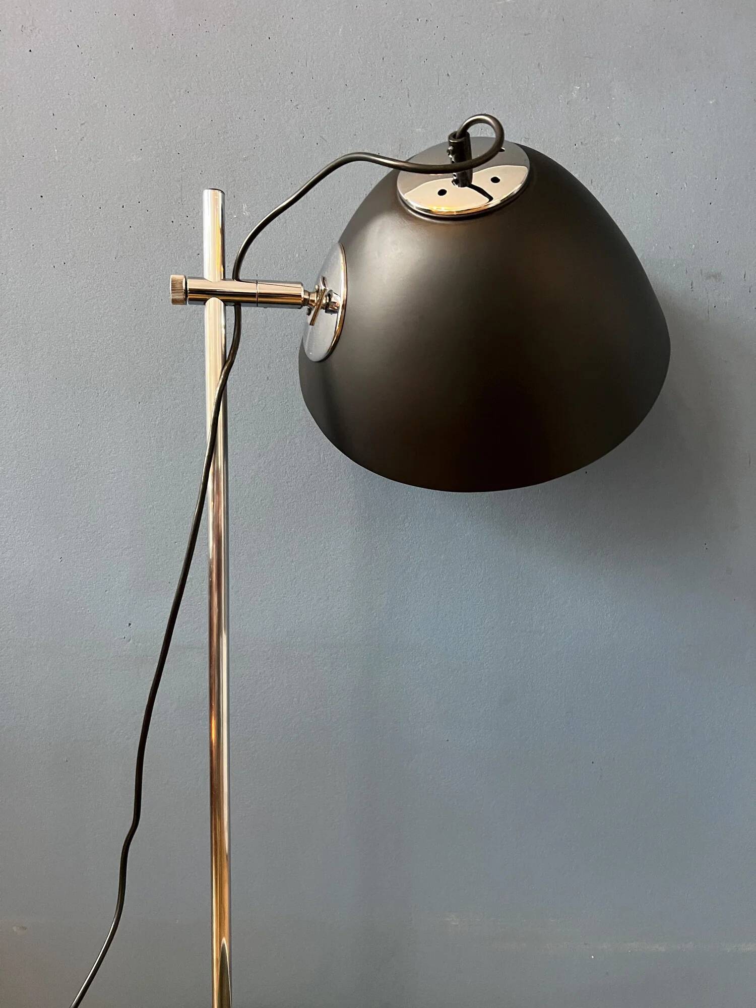 Black mid-century Dijkstra flexible desk lamp