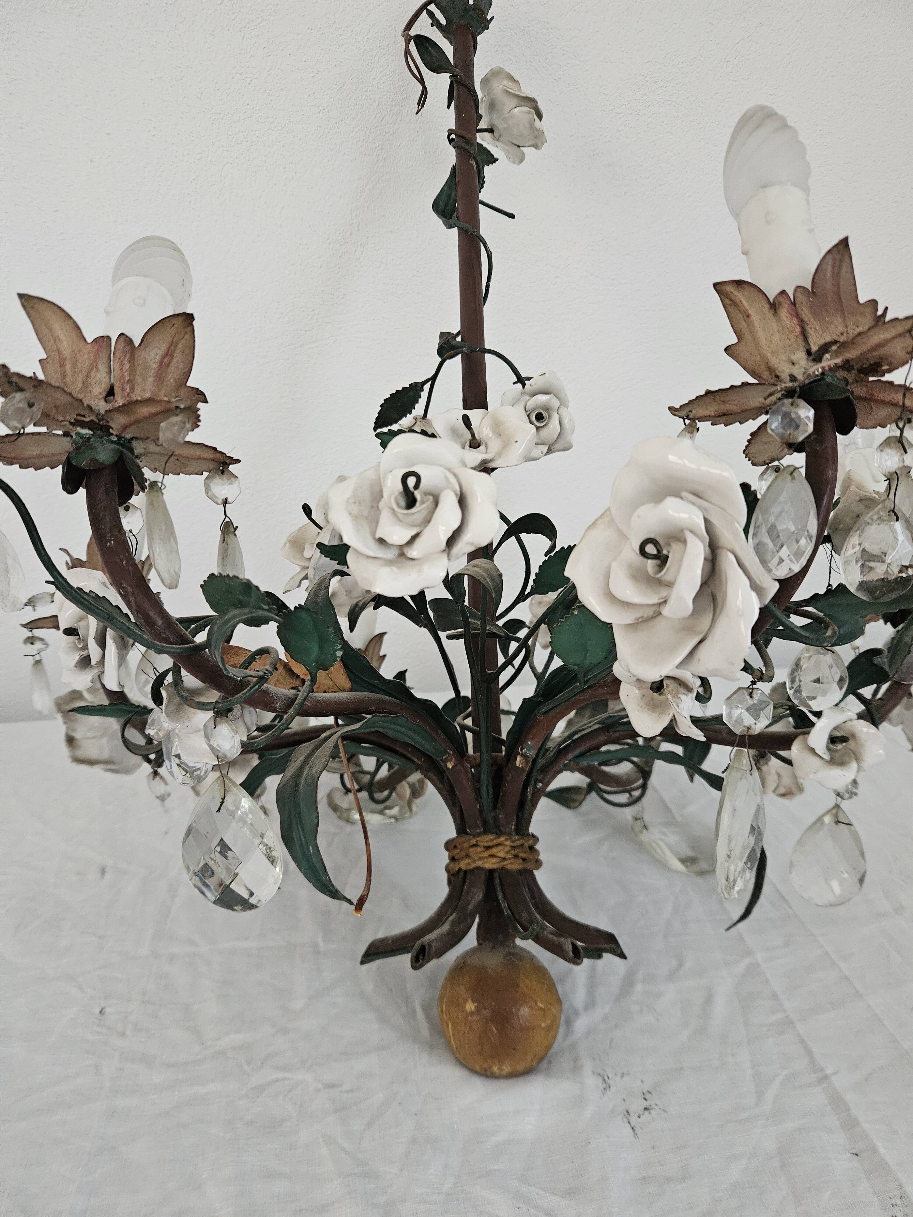Chandelier with floral decoration