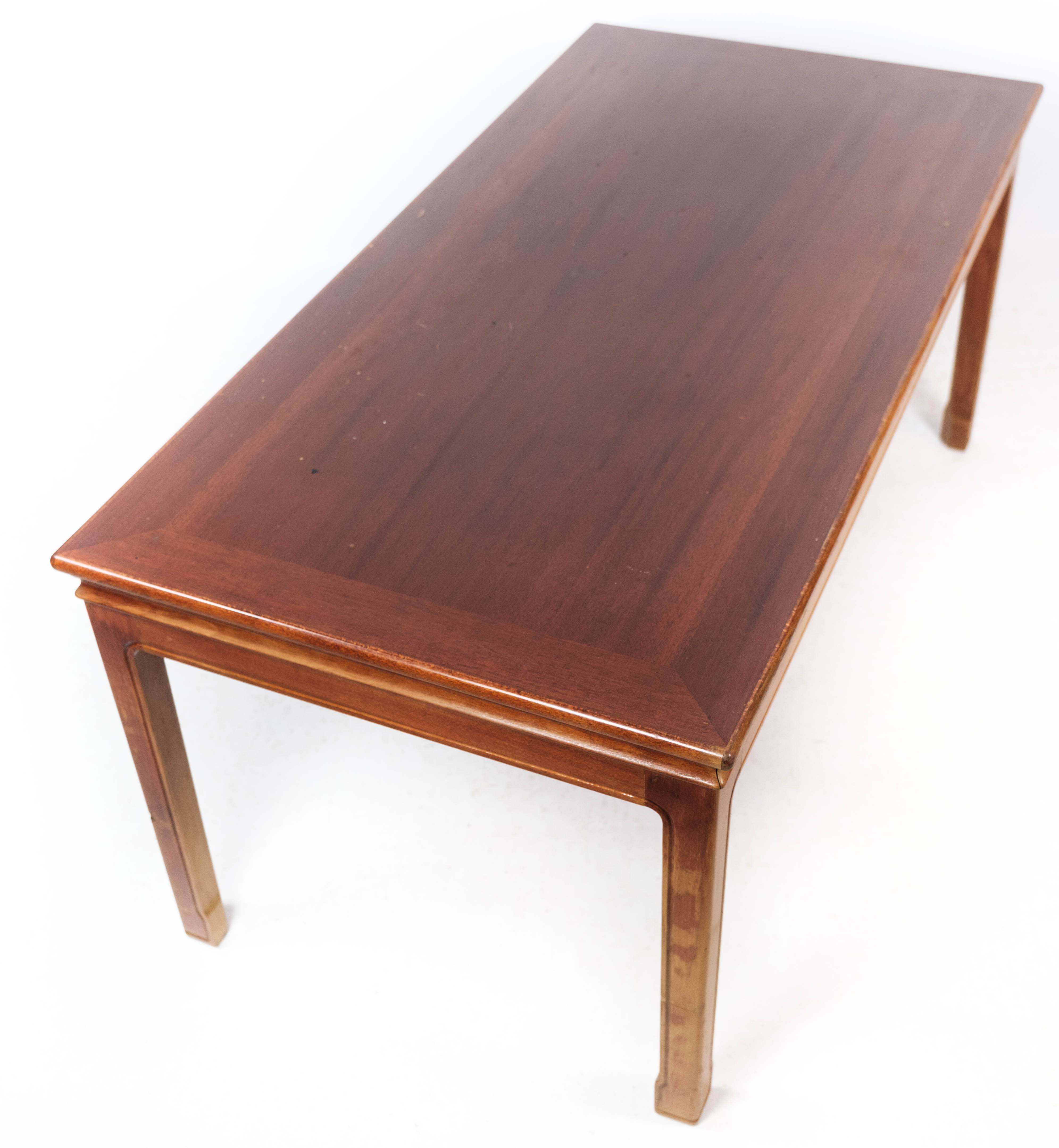 Coffee table in light mahogany of Danish design from the 1960s