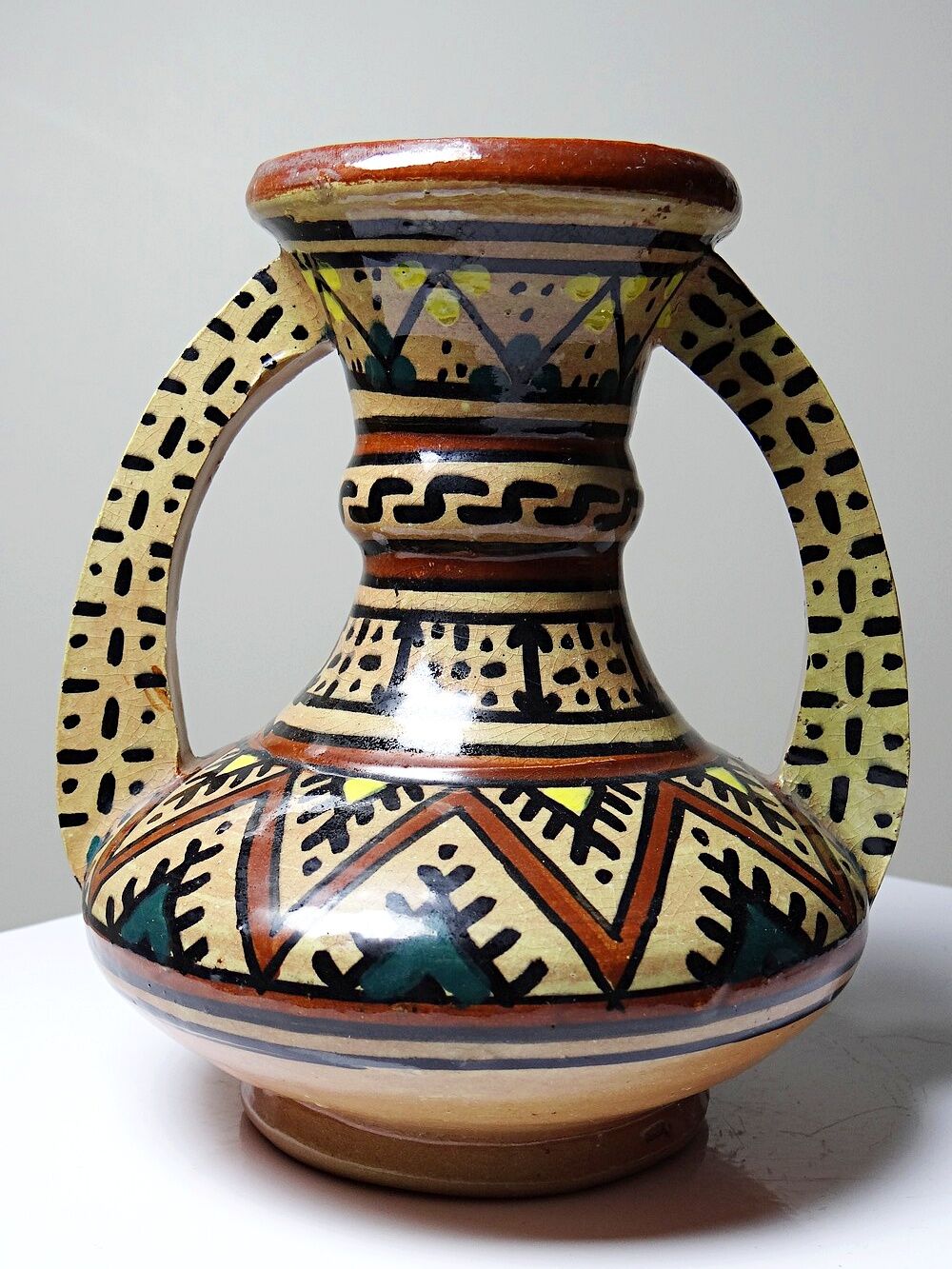 Small handled ceramic vase from Safi, signed, Morocco, 1960-1980.