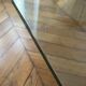 Table basse vintage design italien verre courbé et travertin