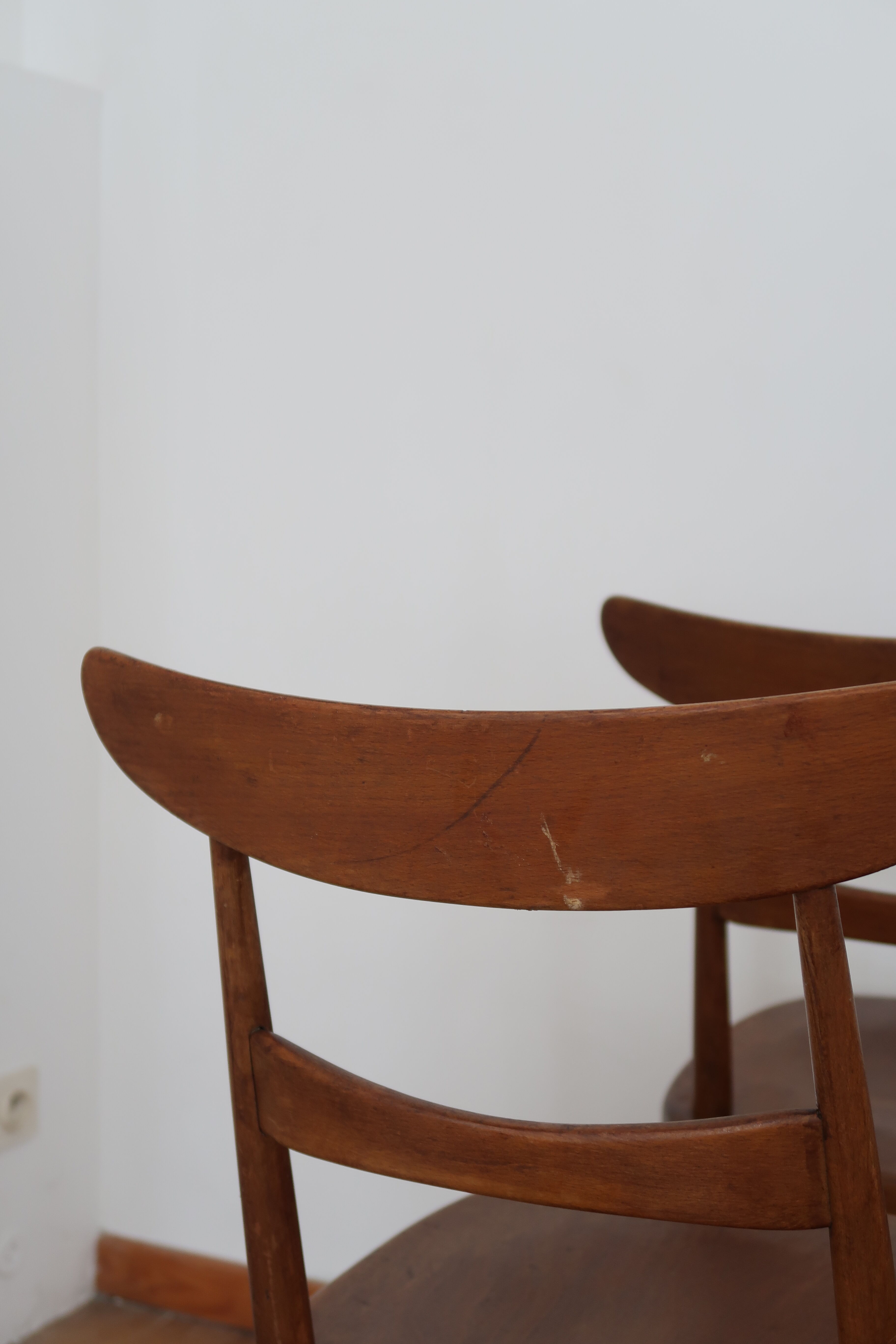 6 Scandinavian bistro chairs