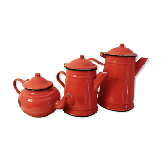 Lot 3 teapots and red enamelled coffees maker