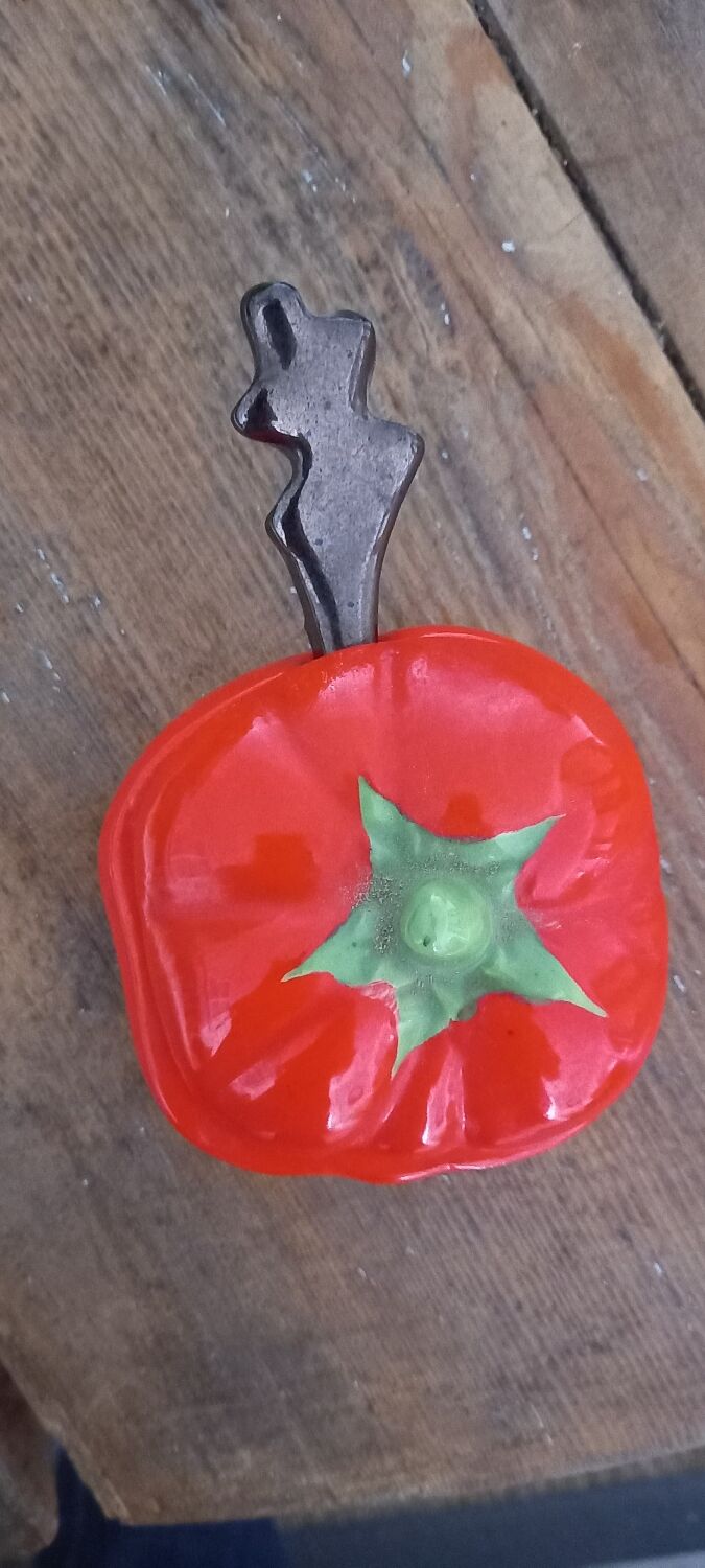 Mustard, tomato slip