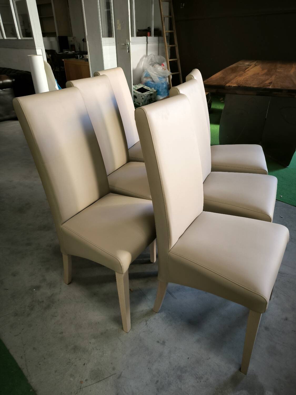Set of 6 Italian chairs in two-tone leather