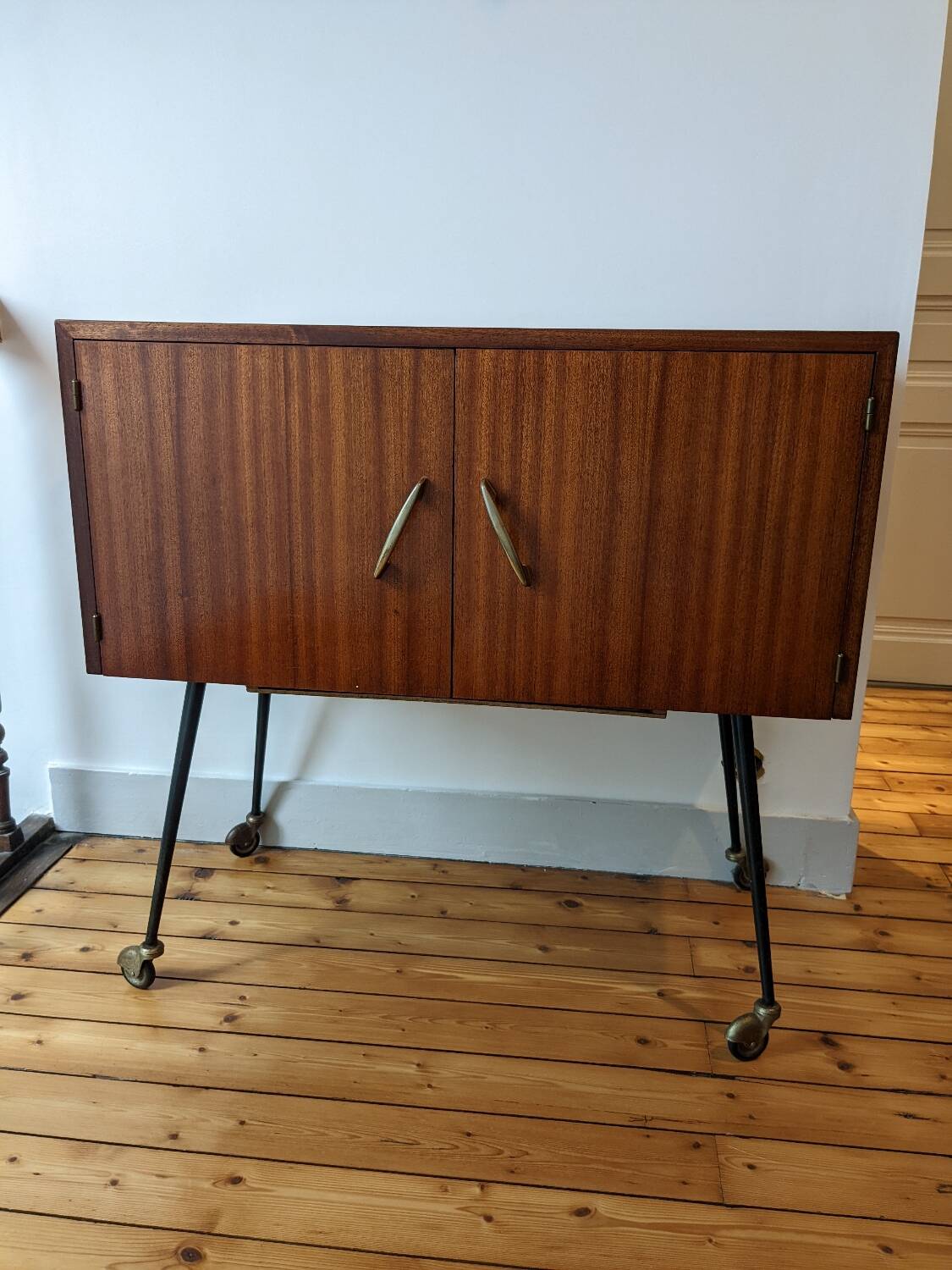 Vintage bar/TV cabinet