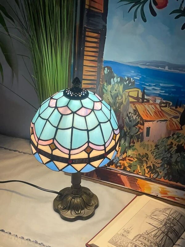 Vintage and Tiffany inspiration lamp | Coloured glass in blue & pastel pink