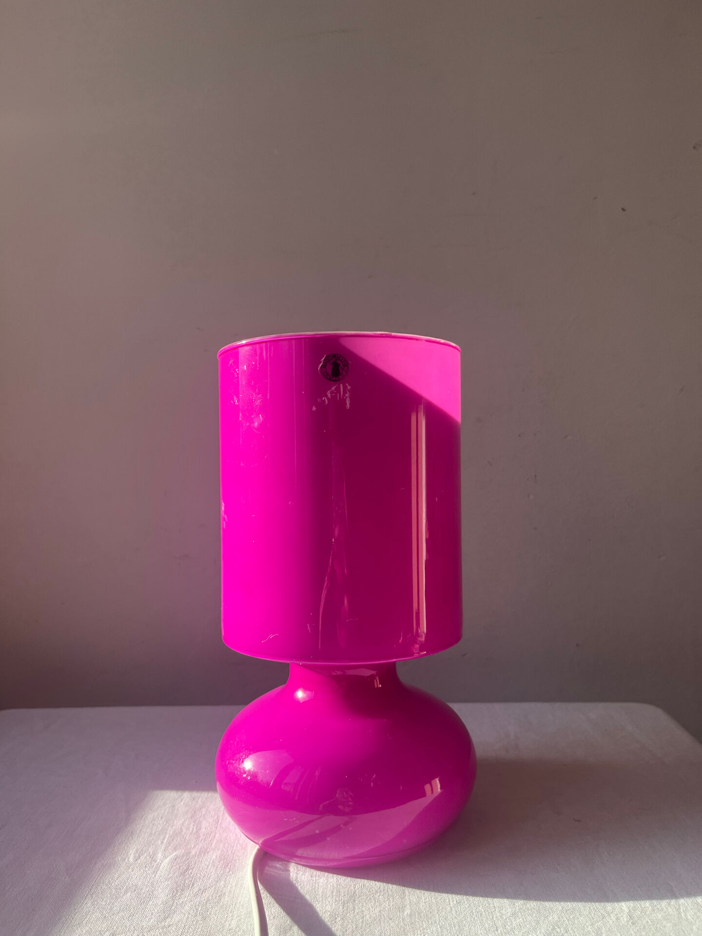 Lampe à poser LYKTA rose fuchsia, IKEA vintage