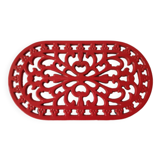Red enamelled cast iron trivet