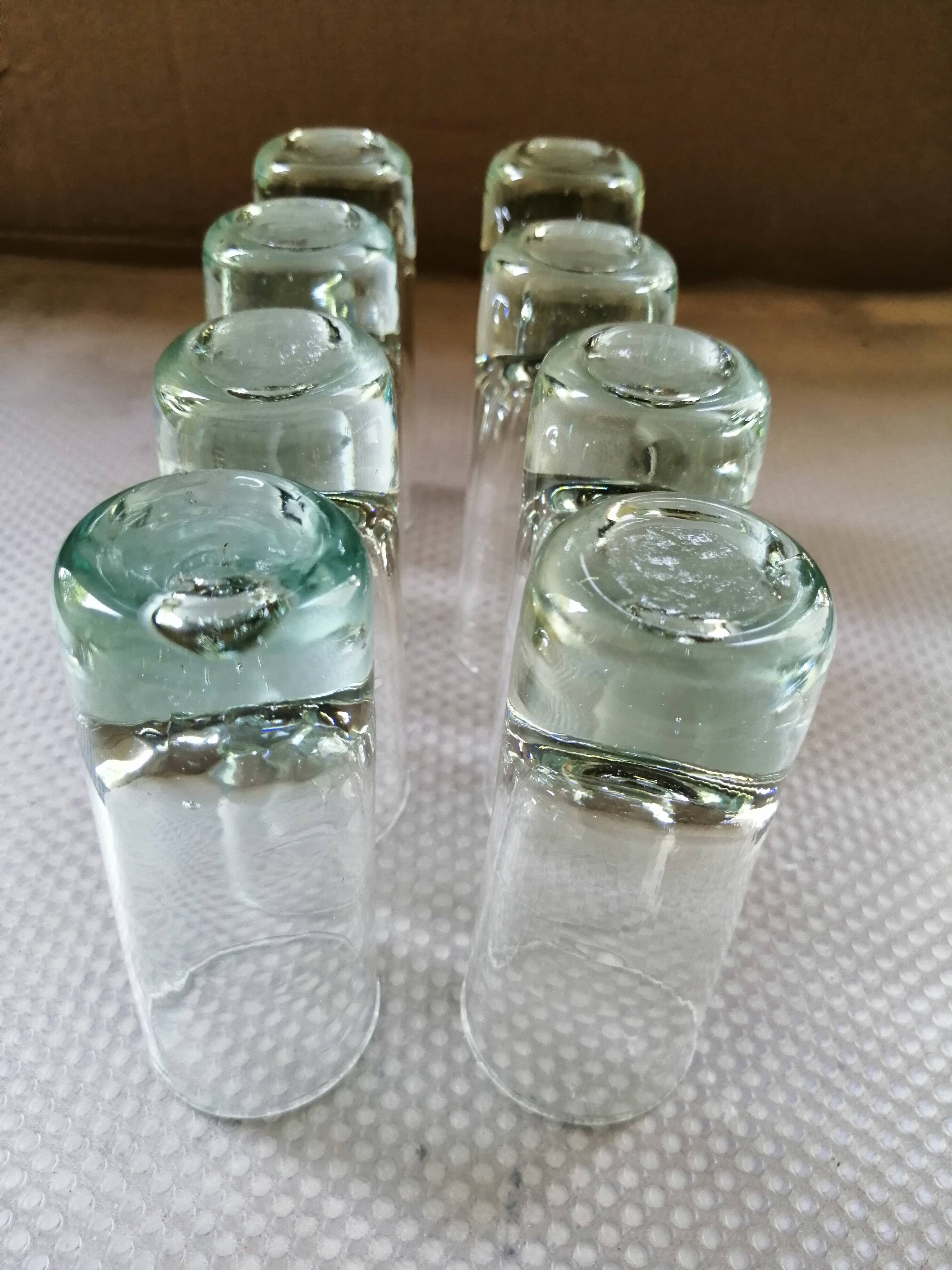 Série de huit verres à liqueur "tube"
