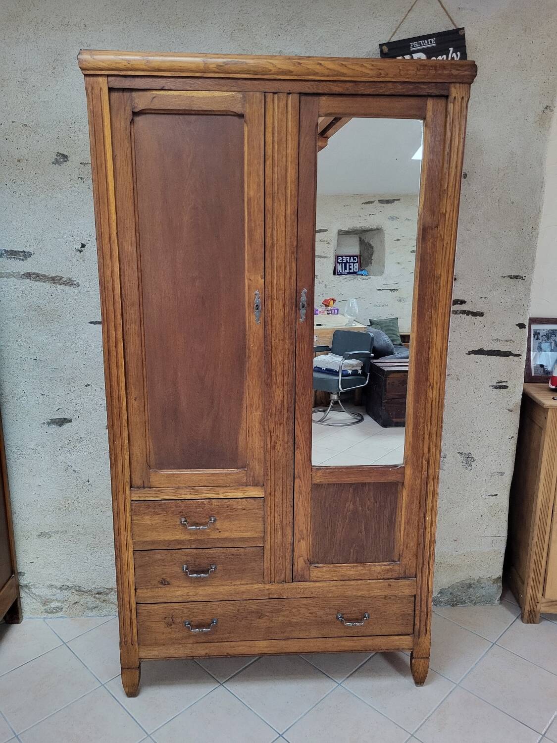 Armoire parisienne