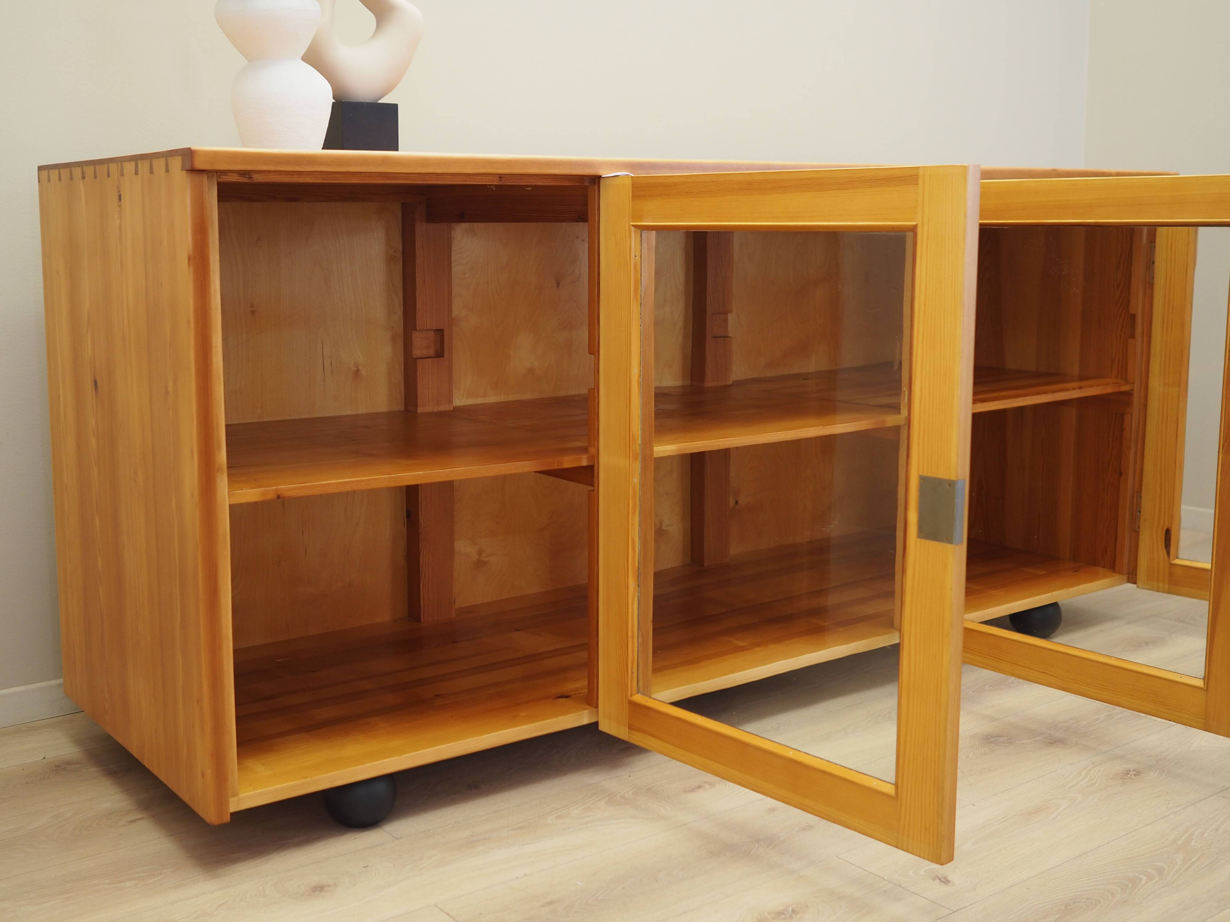Pine showcase, Danish design, 1980s, production: Denmark