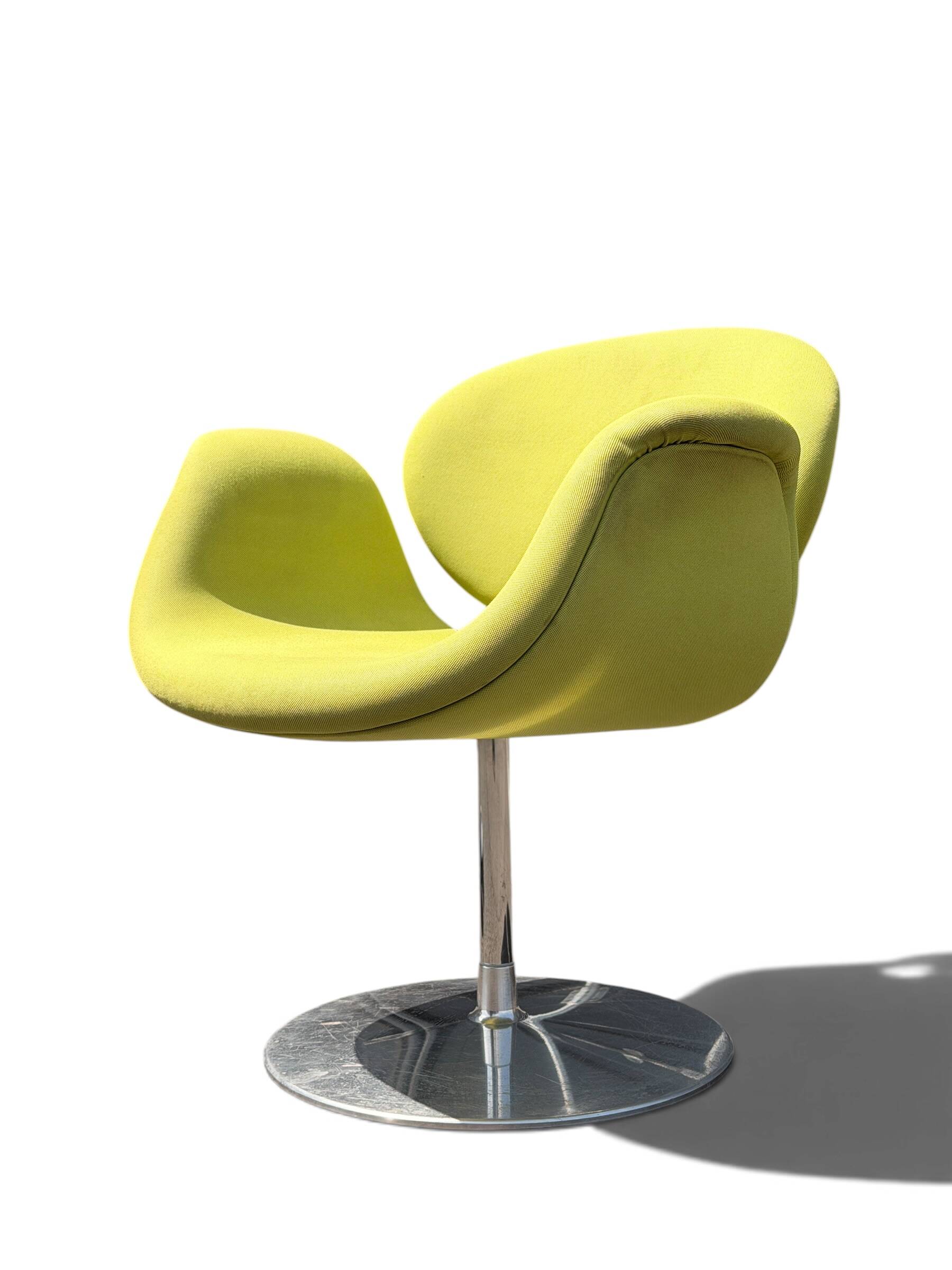 Fauteuil Little Tulip Pierre Paulin Artifort en tissu vert