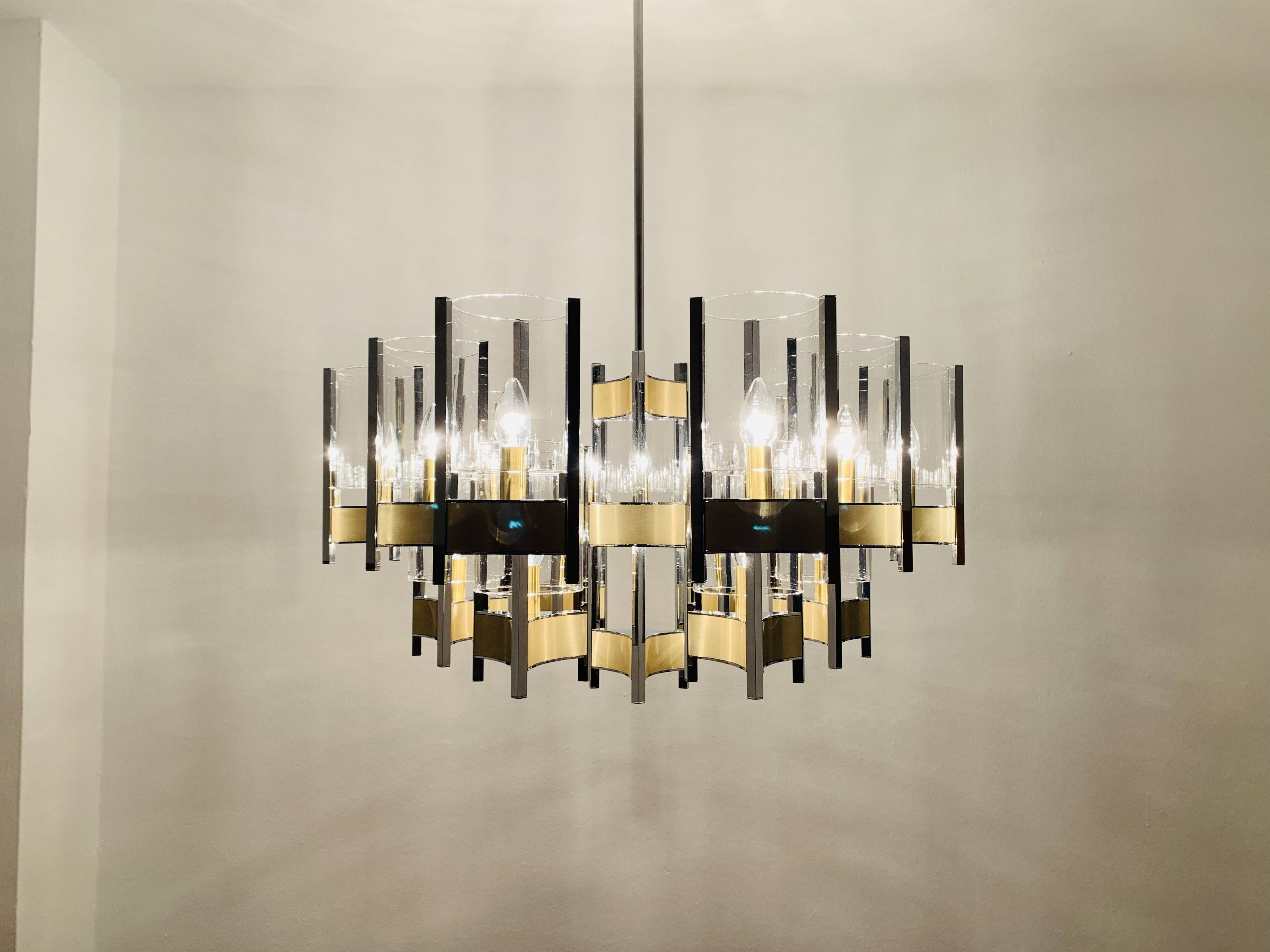 Large Italian Brutalist Chandelier by Gaetano Sciolari