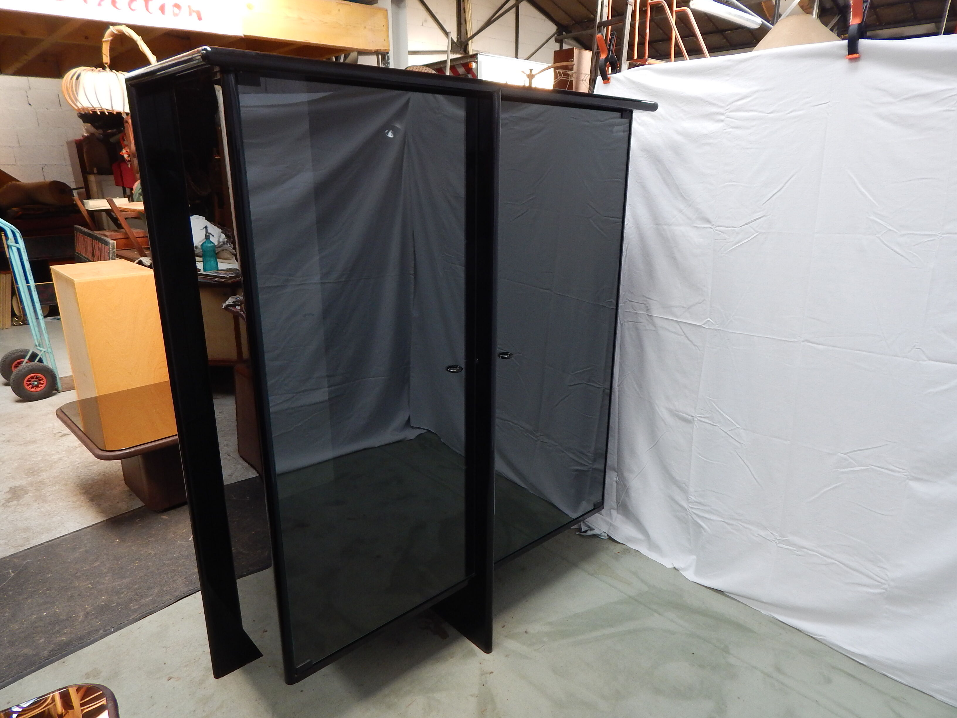 Vitrine laqué noir design Behr années 80