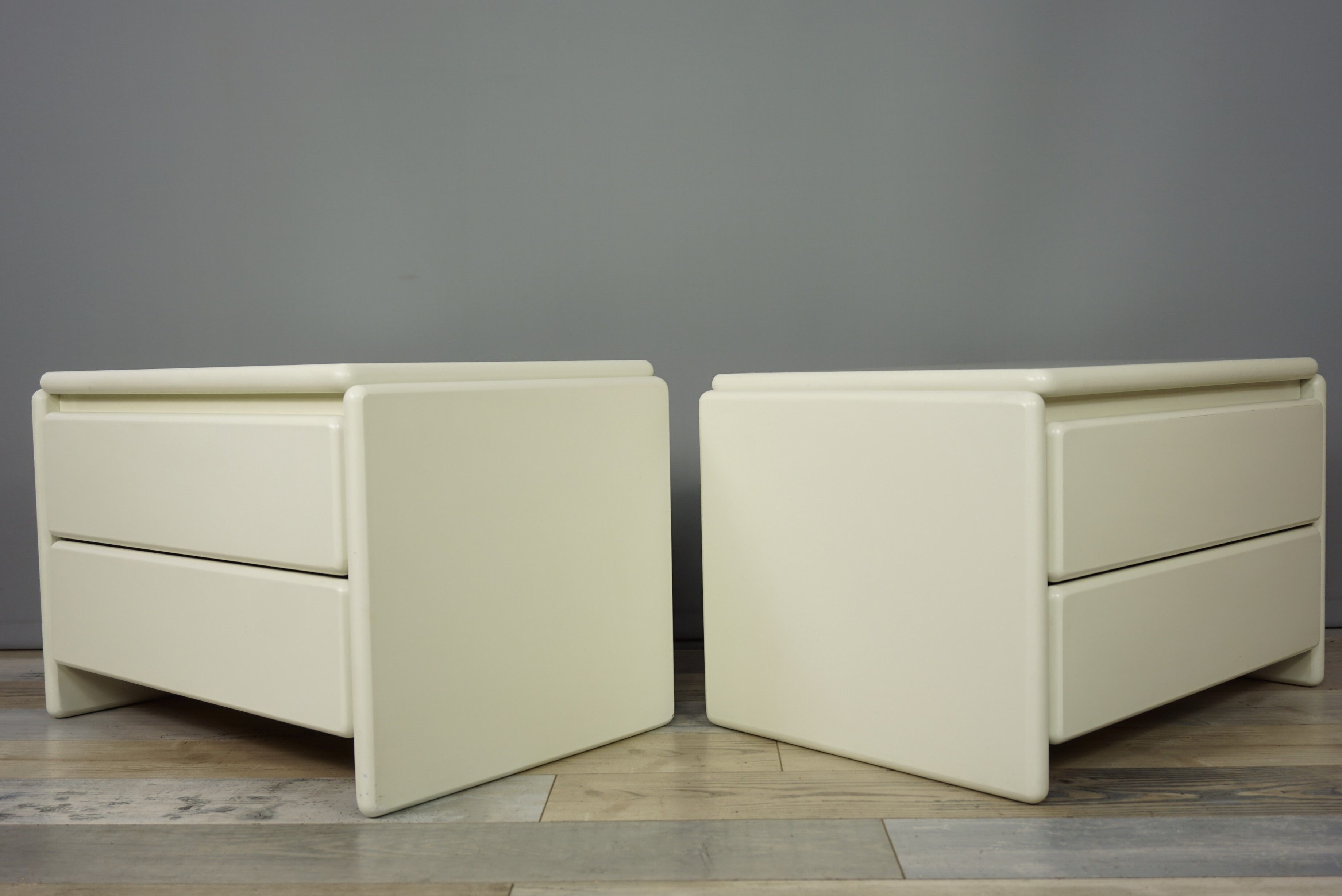 Pair of nightstands 80s