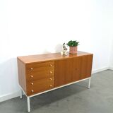 Fineer dressoir uit Zweden met wit stalen poten