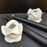 Duo de bougeoirs en porcelaine blanche