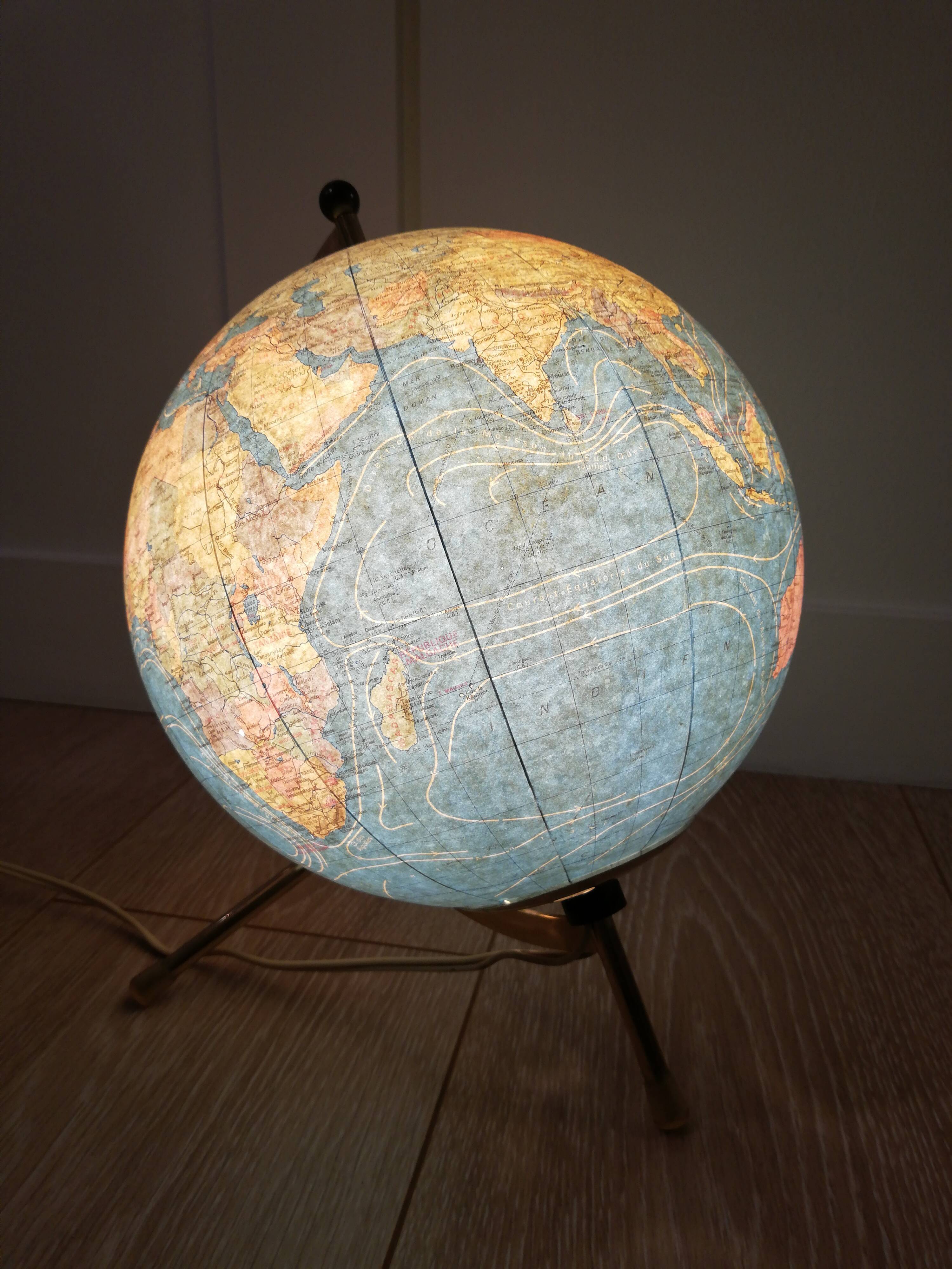 60s earth globe bright Taride Map