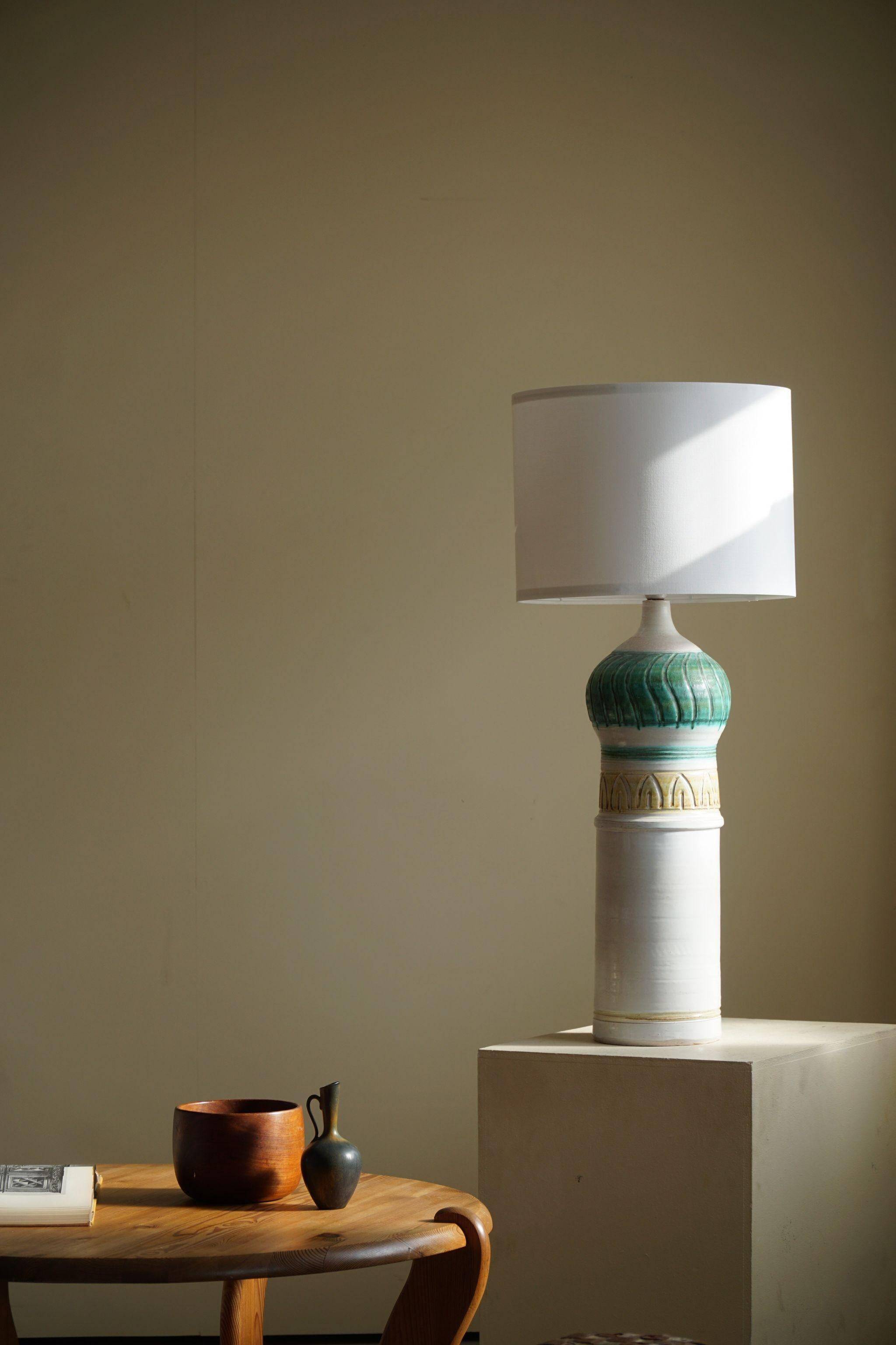 Decorative floor lamp in modern Danish ceramic, made in the 1970s.