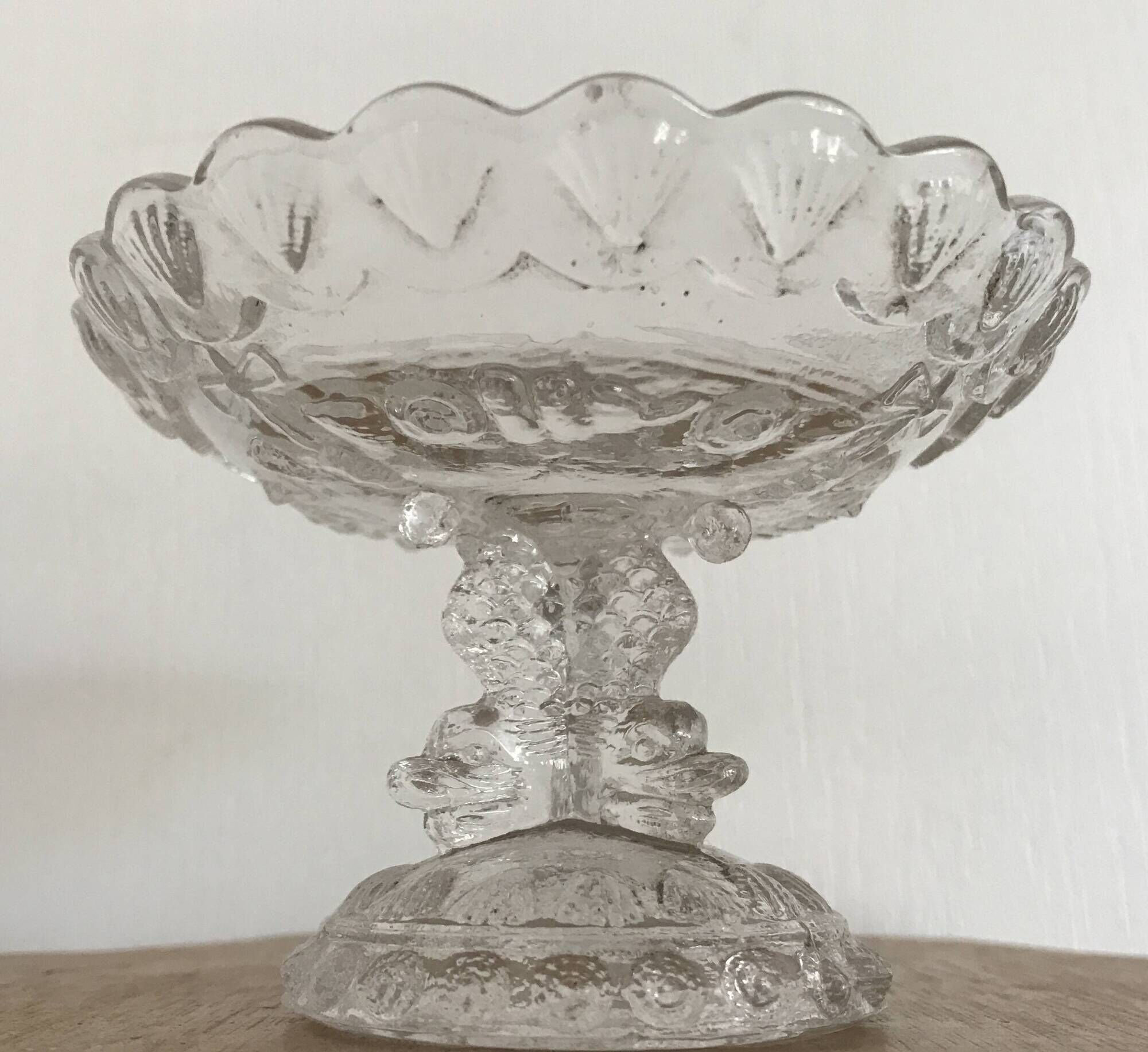 Vide-poche footed bowl in molded glass from portieux vallerysthal