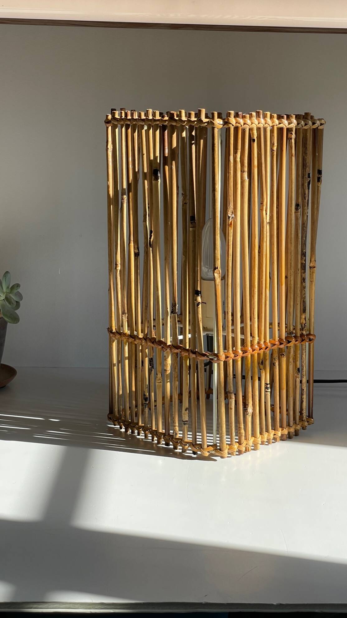 Vintage cube wood willow lamp