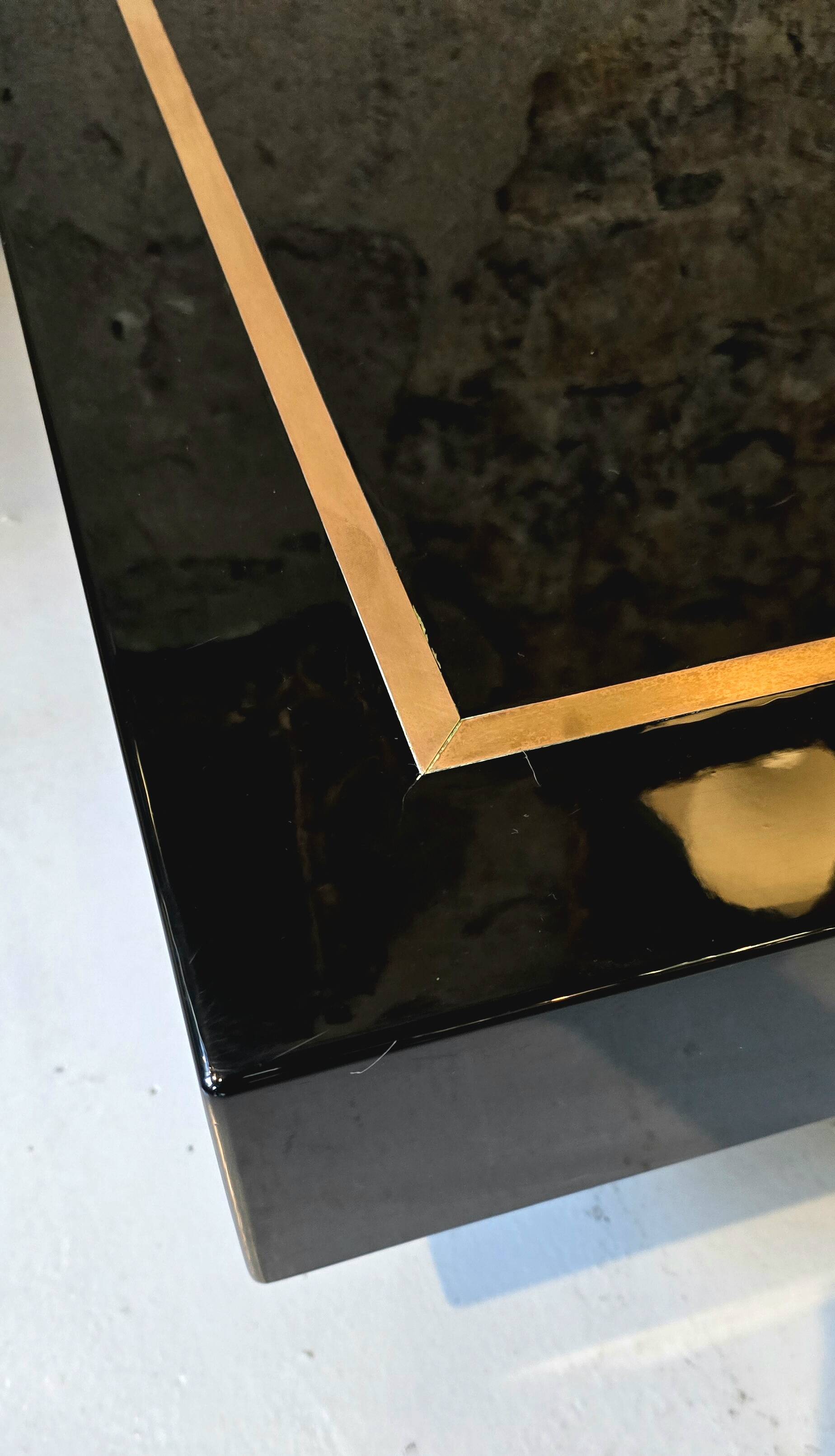 Table basse carrée en laque noire et laiton-Jean-Claude Mahey