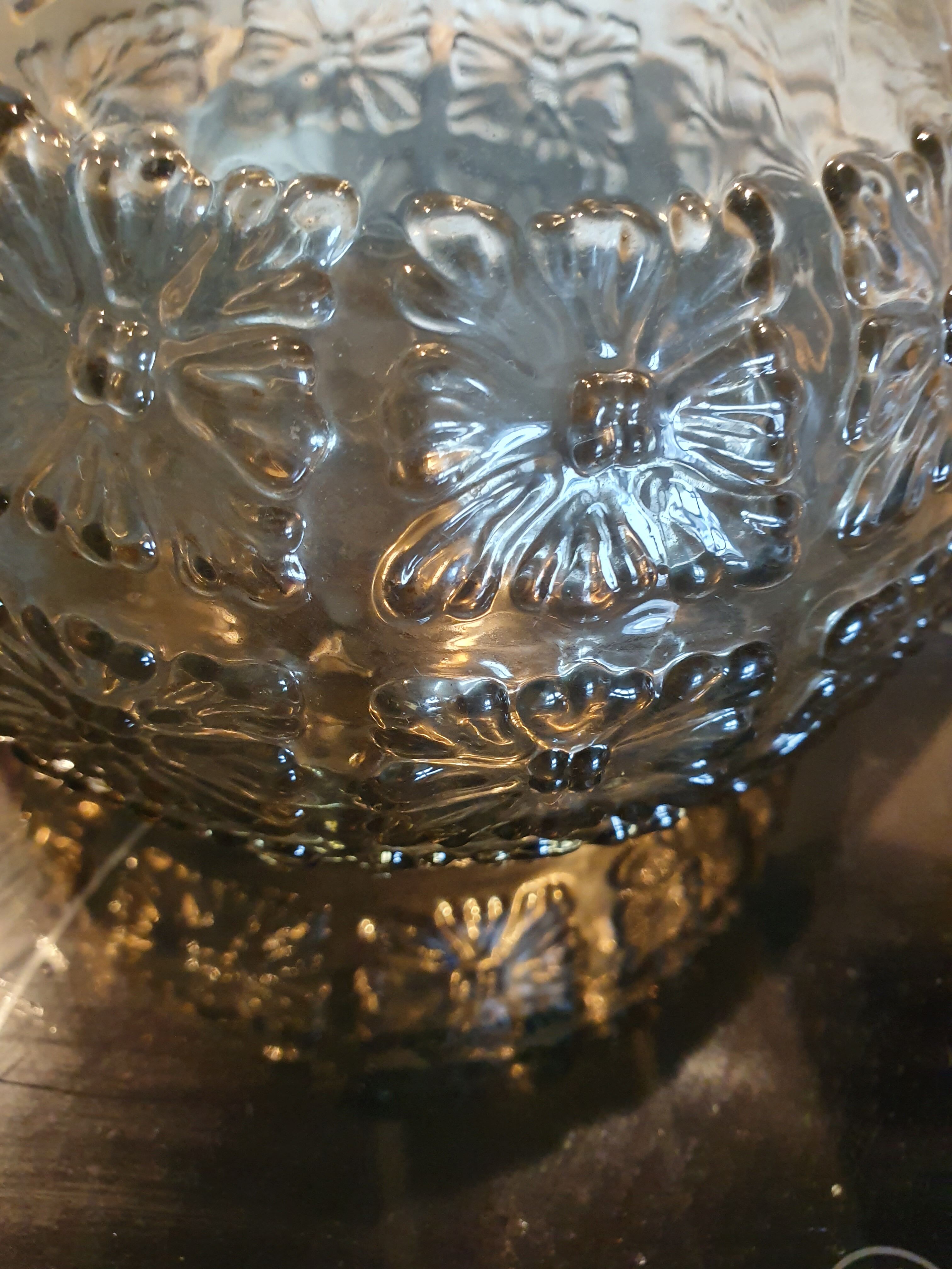 Pitcher-carafe glass smokes