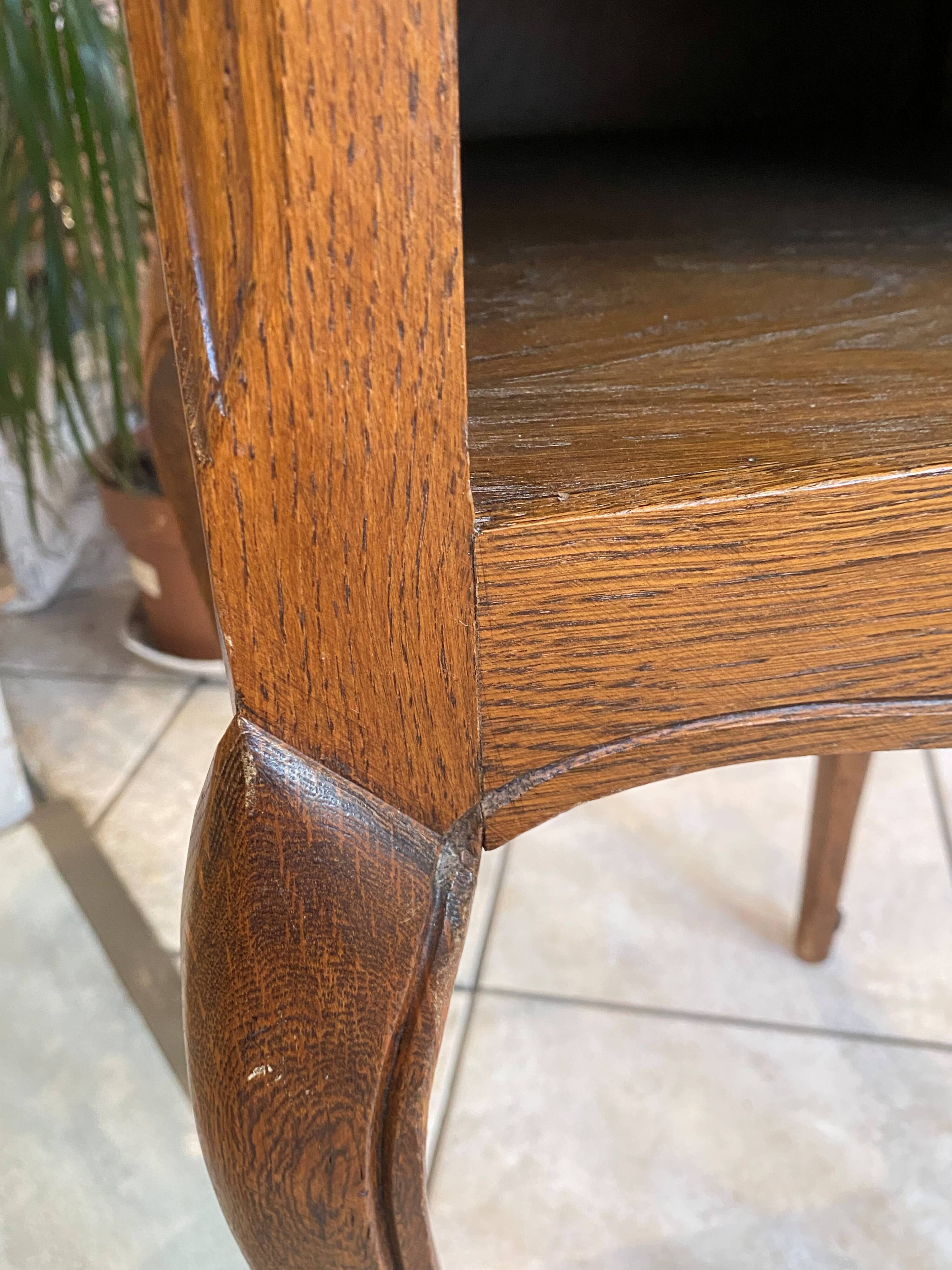 Gueridon set with gueridon and stool in solid oak in Louis XV style.